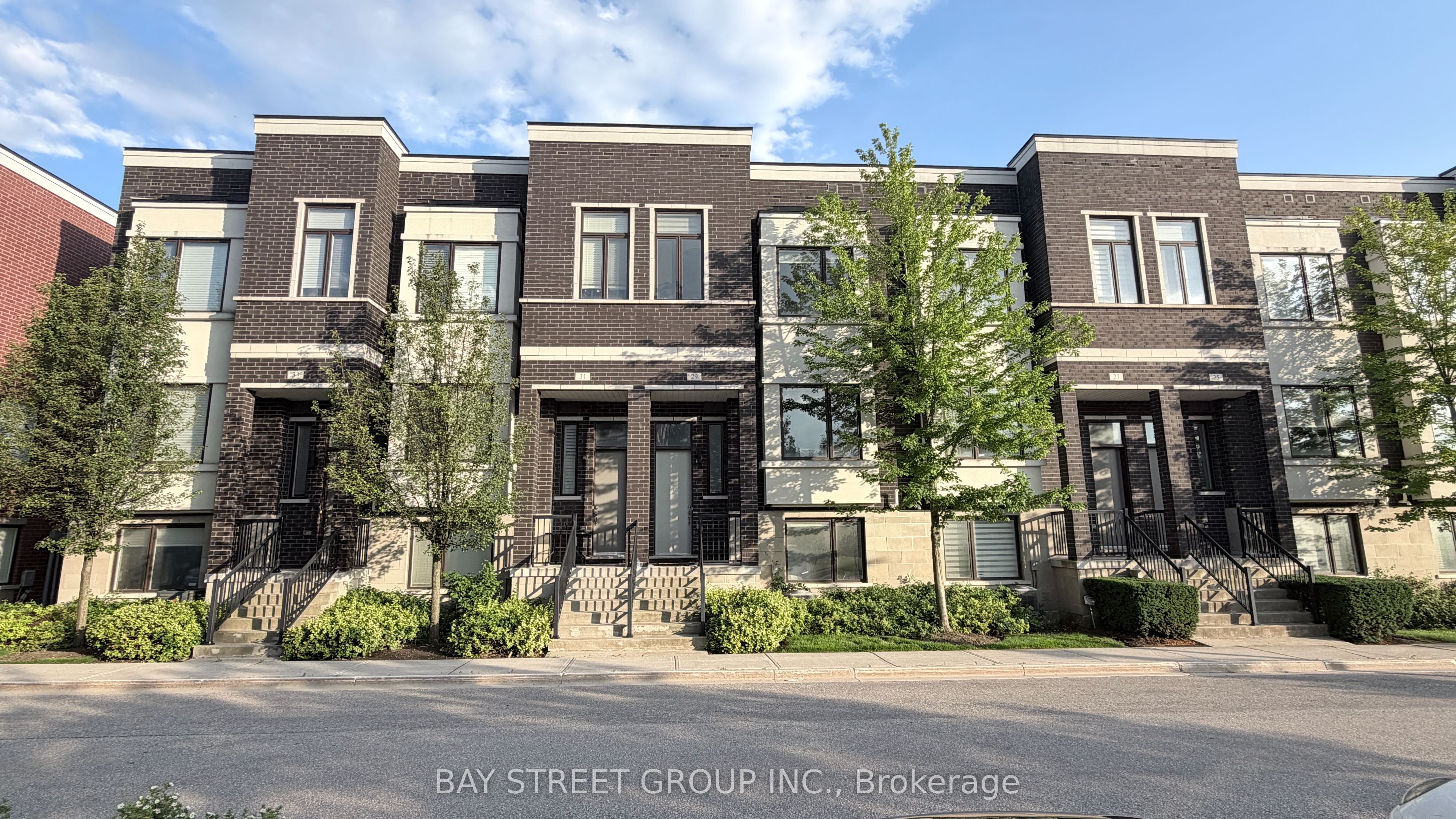 29 Lafferty Lane, Richmond Hill, ON L4C 0Z8 photo 2