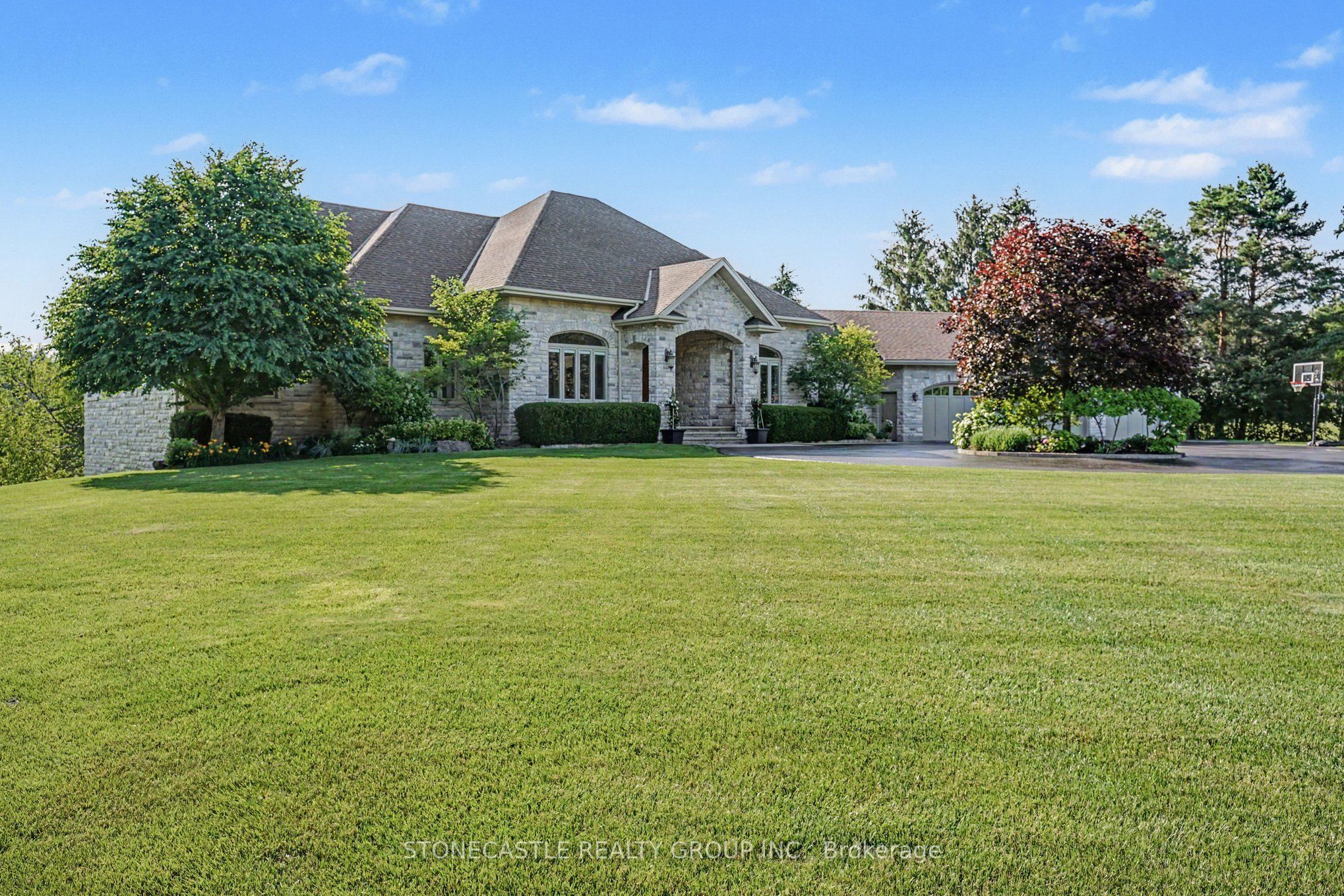 4 Sugarbush Lane, Uxbridge, ON L9P 2A1
