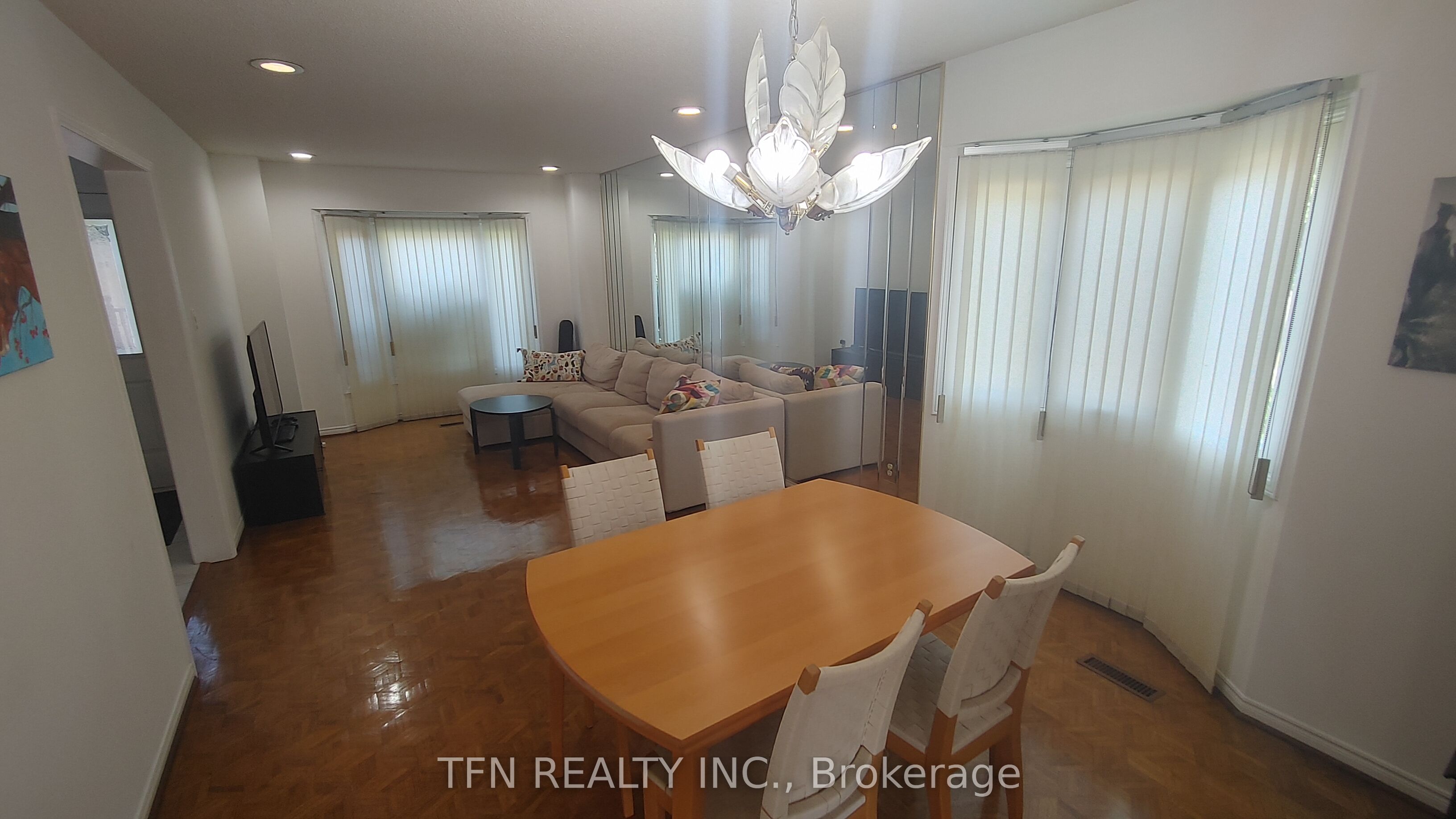 112 Trafalgar Square, Vaughan, ON L4J 7M9 photo 4