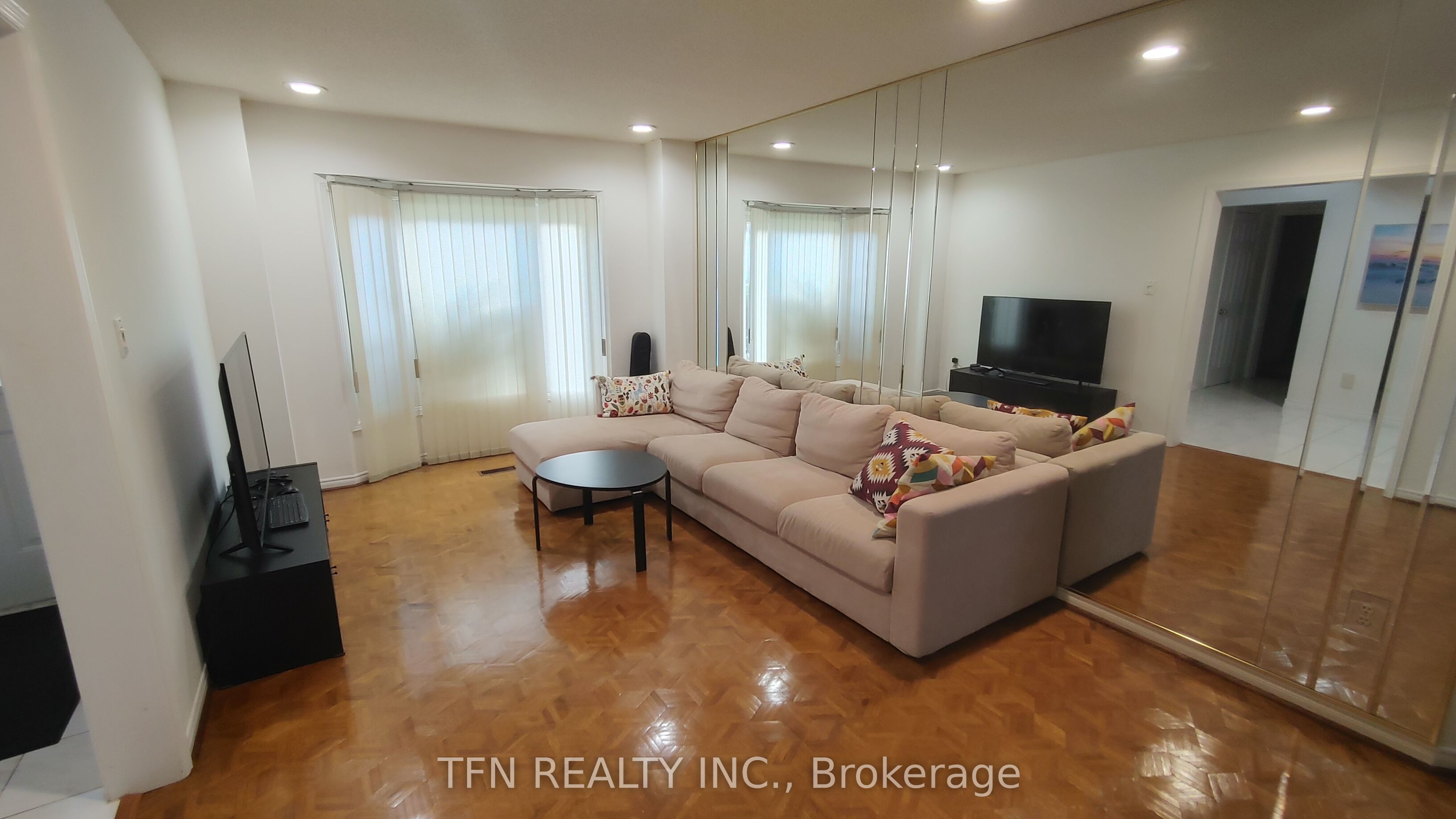 112 Trafalgar Square, Vaughan, ON L4J 7M9 photo 5