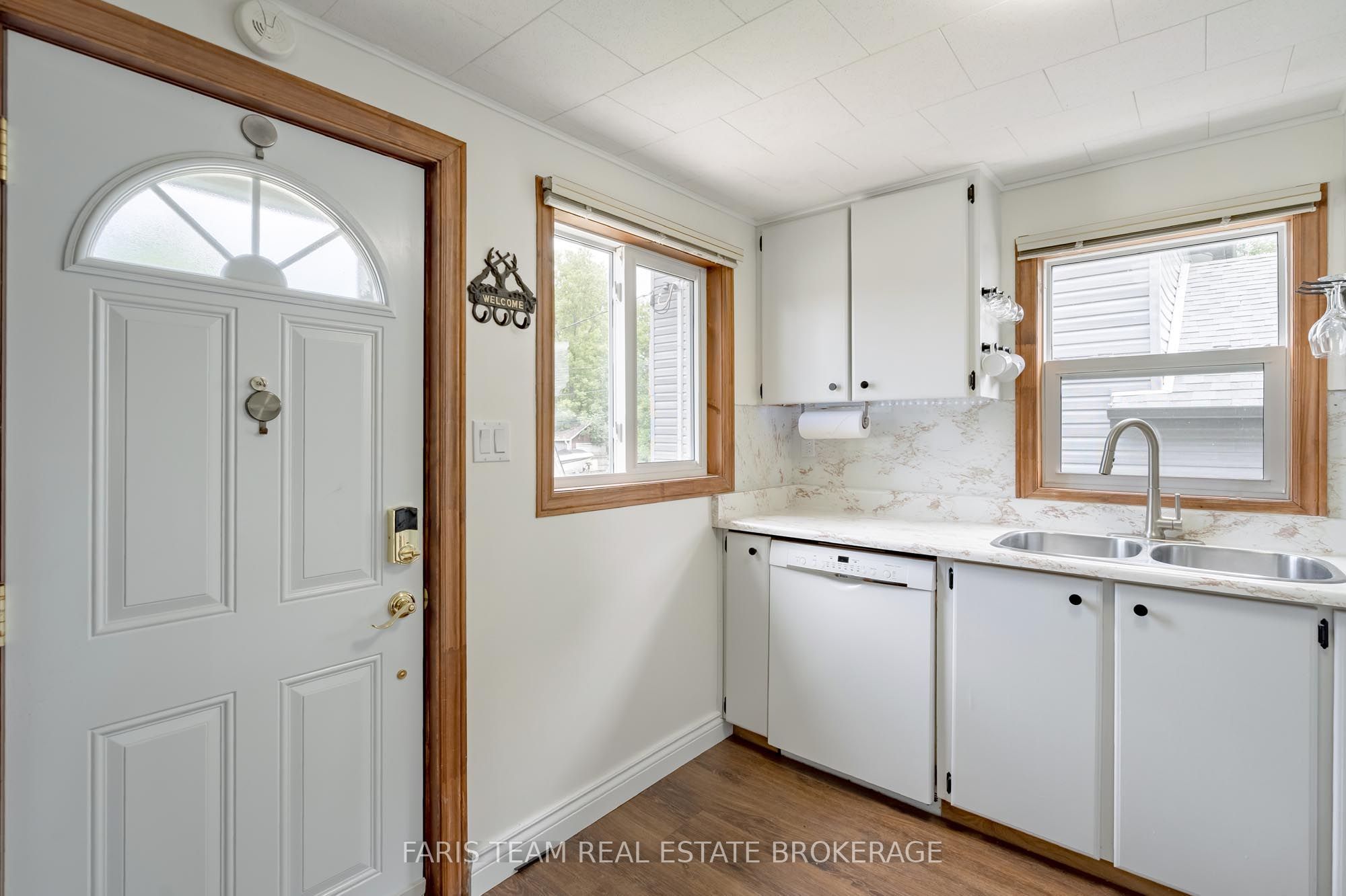 1067 Park Place, Innisfil, ON L0L 1K0 photo 5