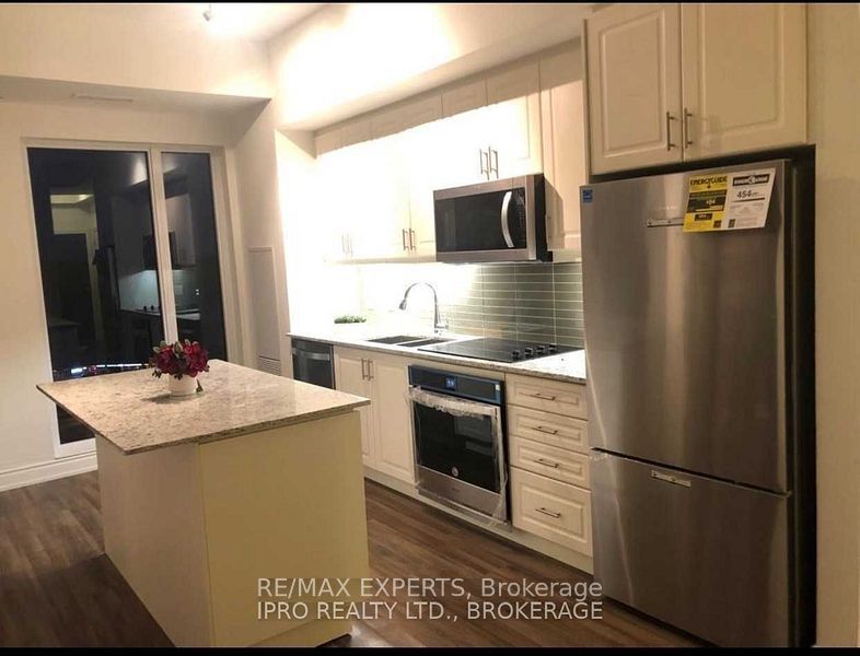 9618 Yonge Street 1508, Richmond Hill, ON L4C 0X5 photo 2