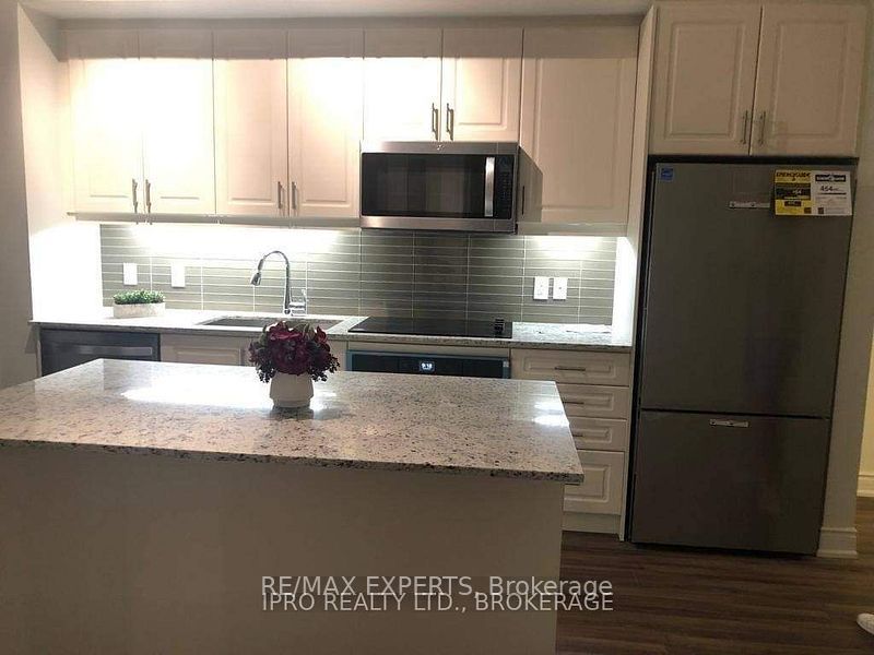 9618 Yonge Street 1508, Richmond Hill, ON L4C 0X5 photo 3