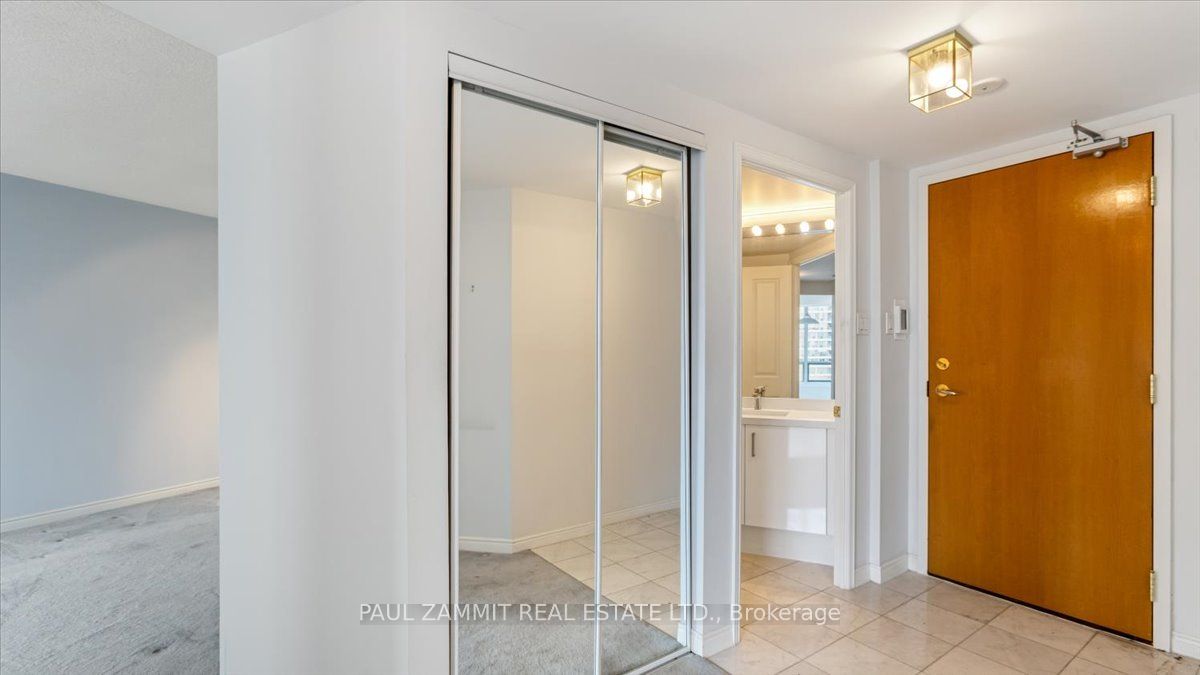 7250 Yonge Street 911, Vaughan, ON L4J 7X1 photo 4