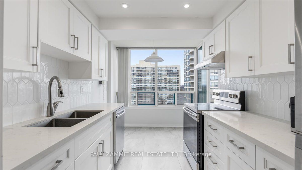 7250 Yonge Street 911, Vaughan, ON L4J 7X1 photo 5