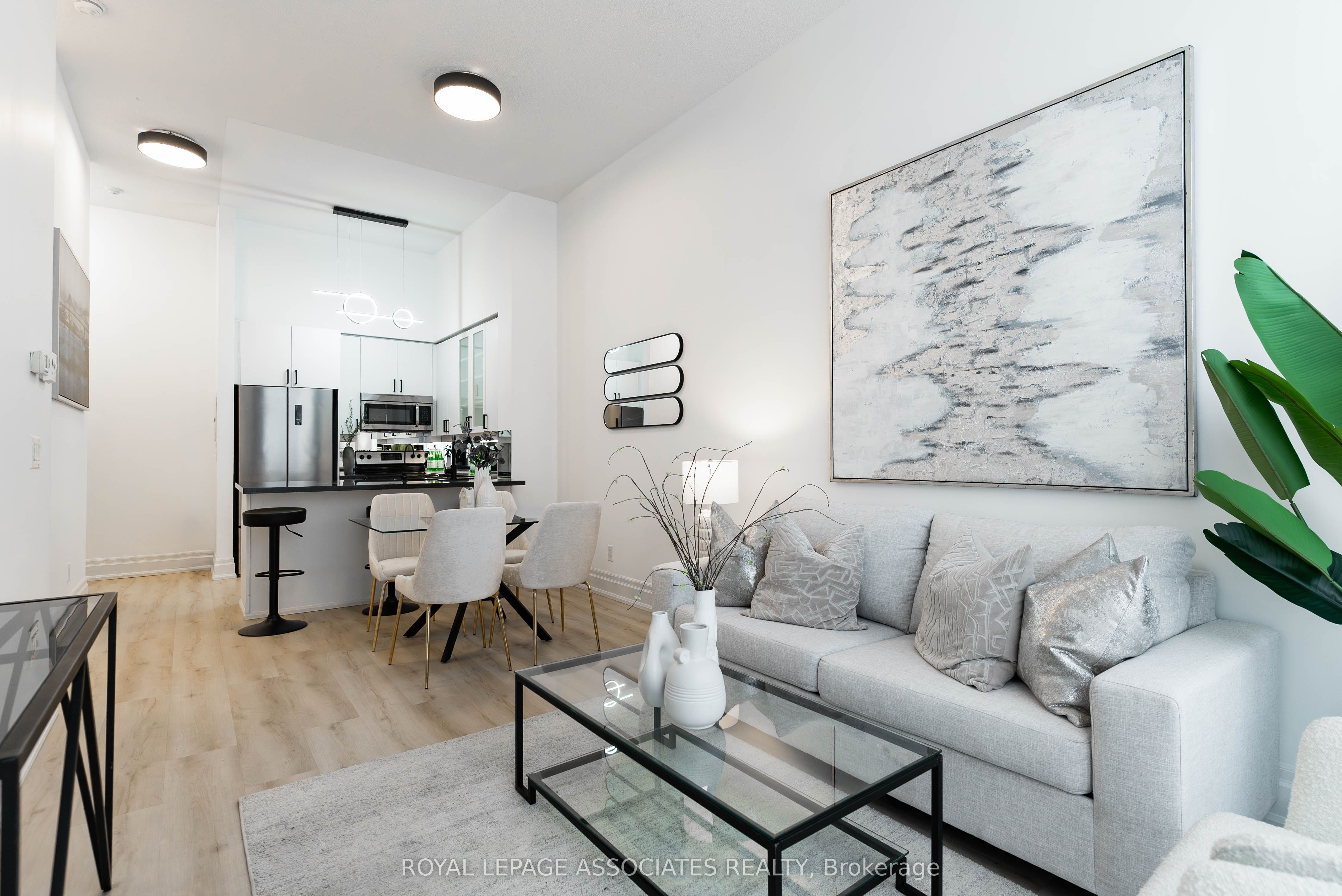 111 Upper Duke Crescent 101, Markham, ON L6G 0C8