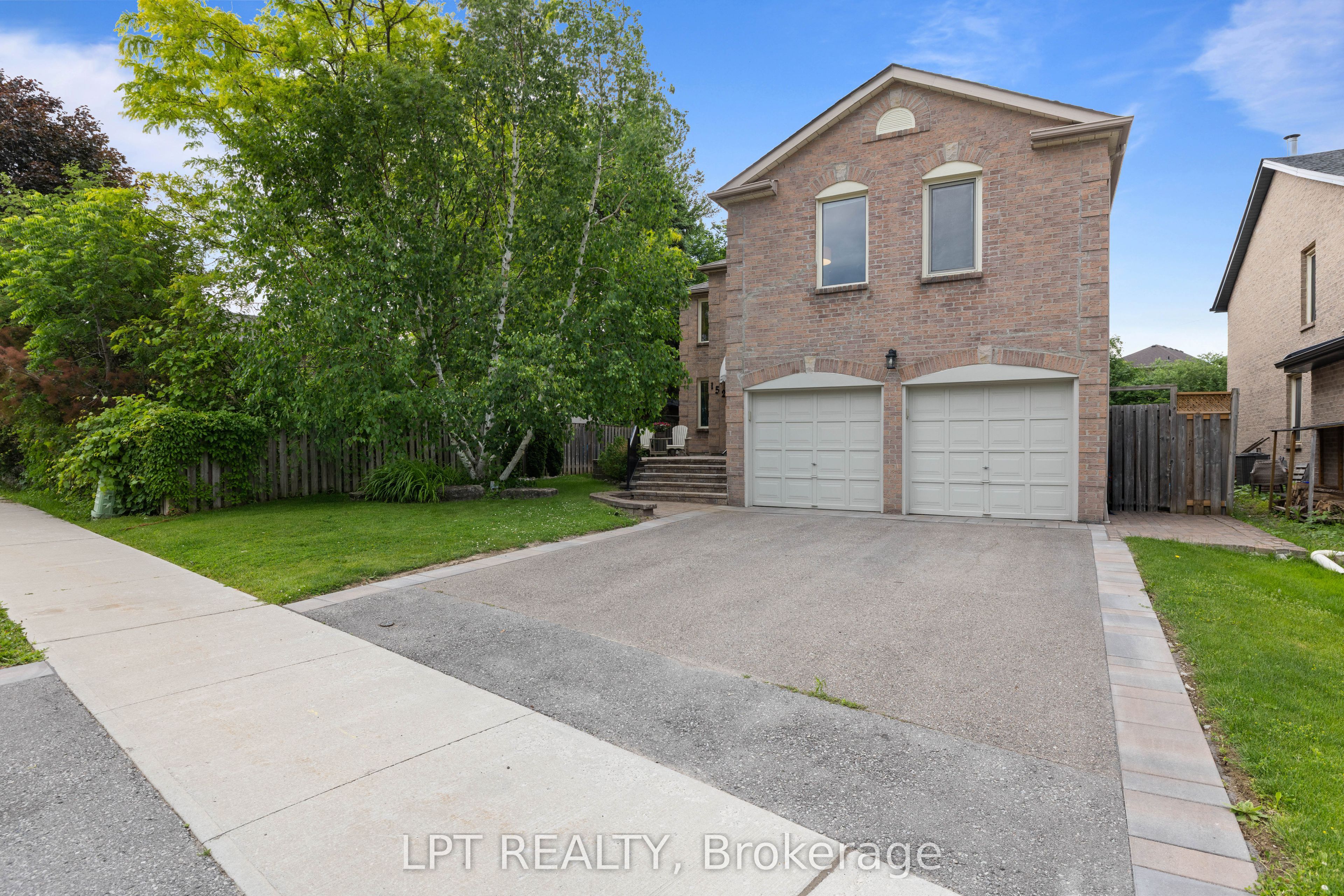 152 McCaffrey Road, Newmarket, ON L3X 1K2
