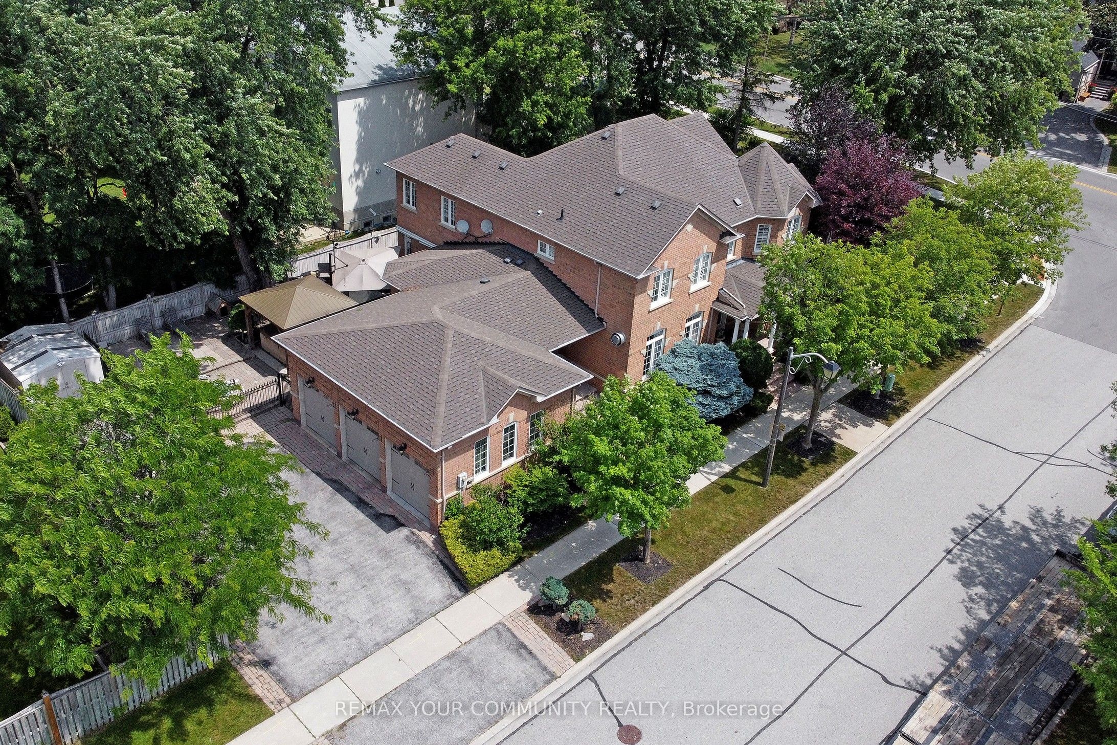 2 Winterberry Drive, Markham, ON L3S 4G3