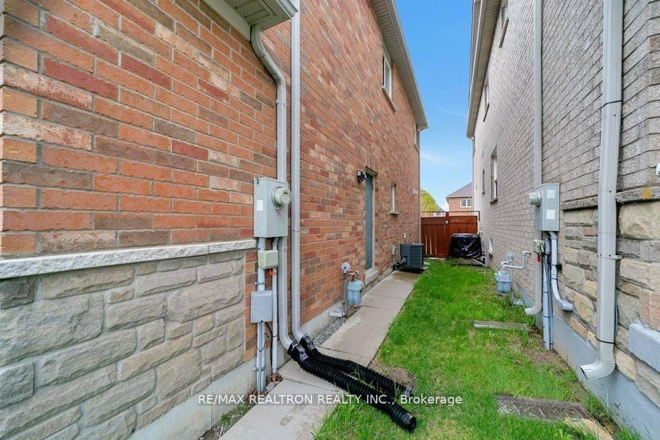 28 Hartwell Way 2 Bed Basement, Aurora, ON L4G 7X7 photo 2