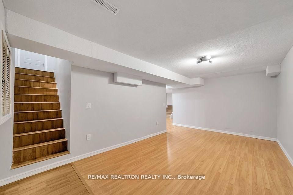 28 Hartwell Way 2 Bed Basement, Aurora, ON L4G 7X7 photo 3
