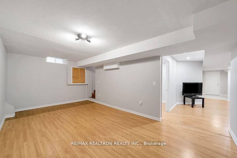 28 Hartwell Way 2 Bed Basement, Aurora, ON L4G 7X7 photo 5