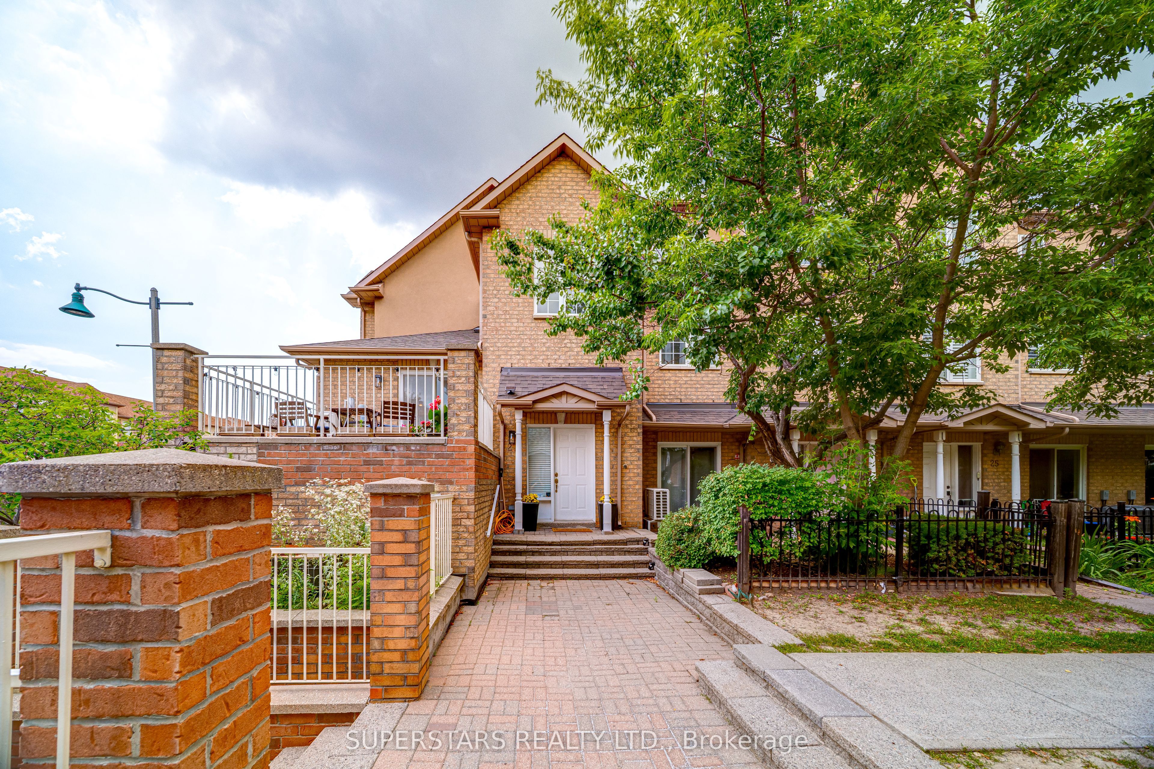 10 Cox Boulevard 27, Markham, ON L3R 4G2 photo 2