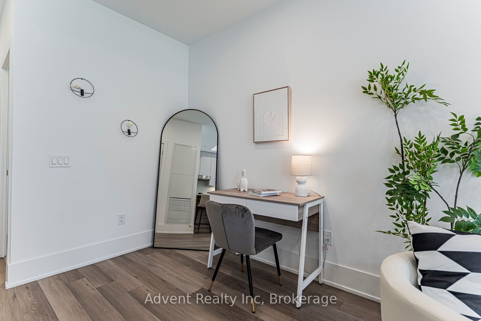 9 Clegg Road 111W, Markham, ON L6G 0H3