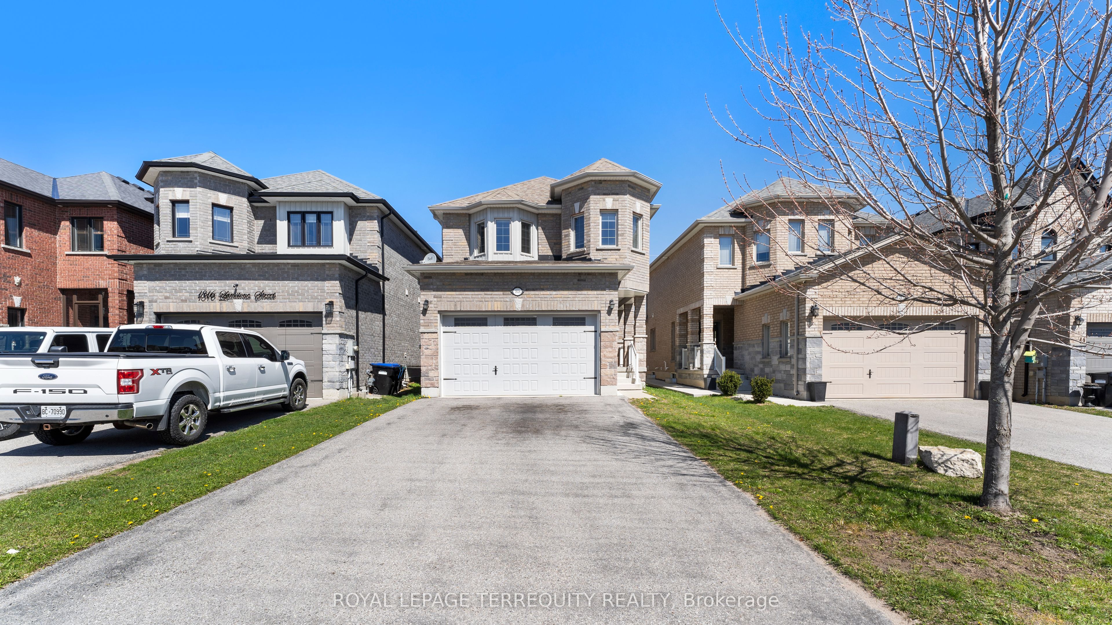 1818 Lamstone Street, Innisfil, ON L9S 5A1
