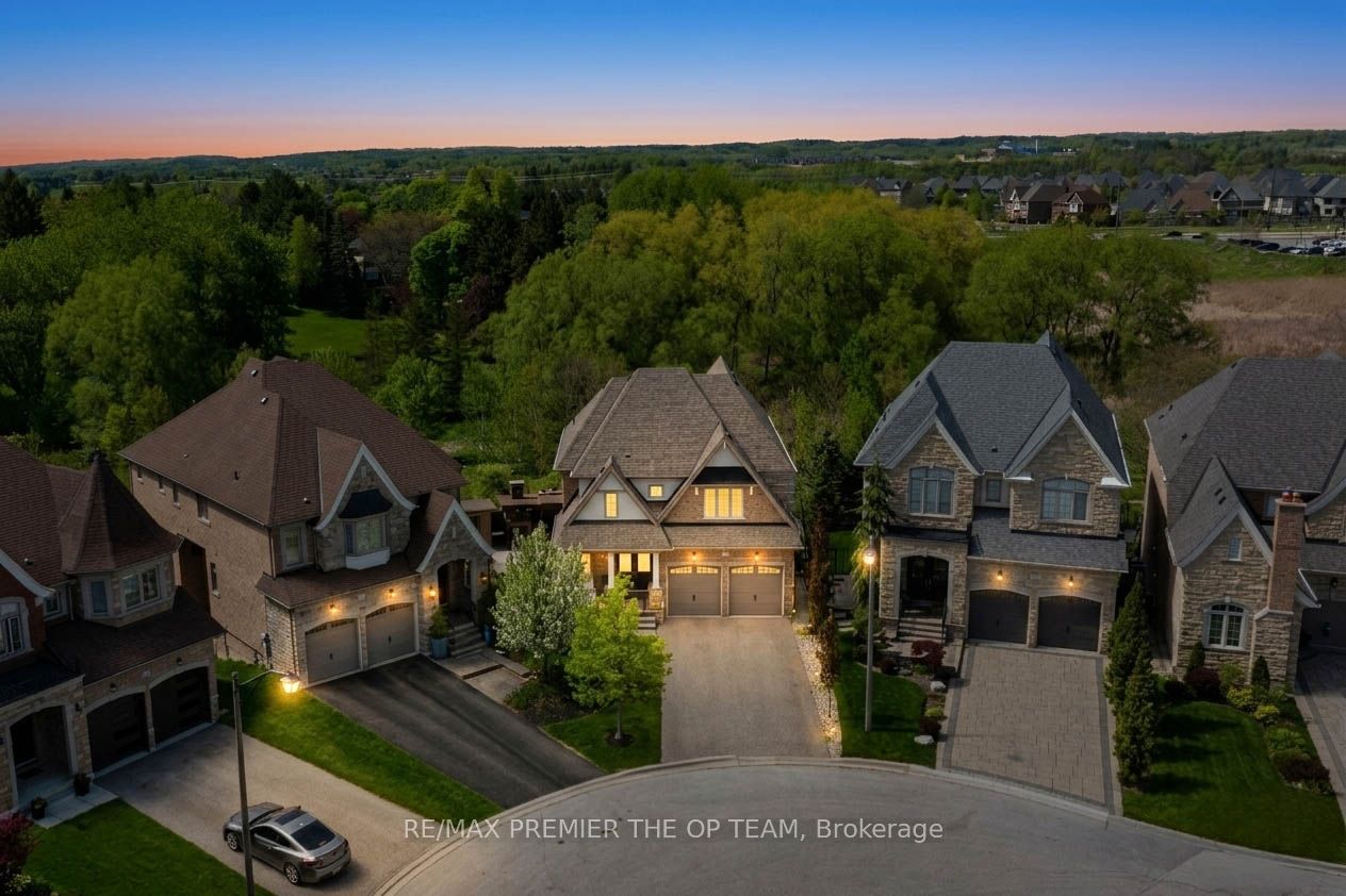 22 Adelia Place, King, ON L7B 0B4 photo 2