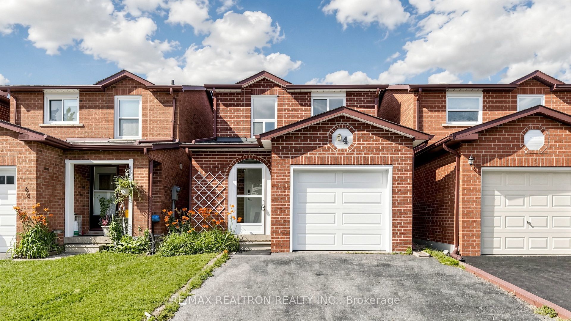 64 Dunbar Crescent, Markham, ON L3R 6W6 photo 2