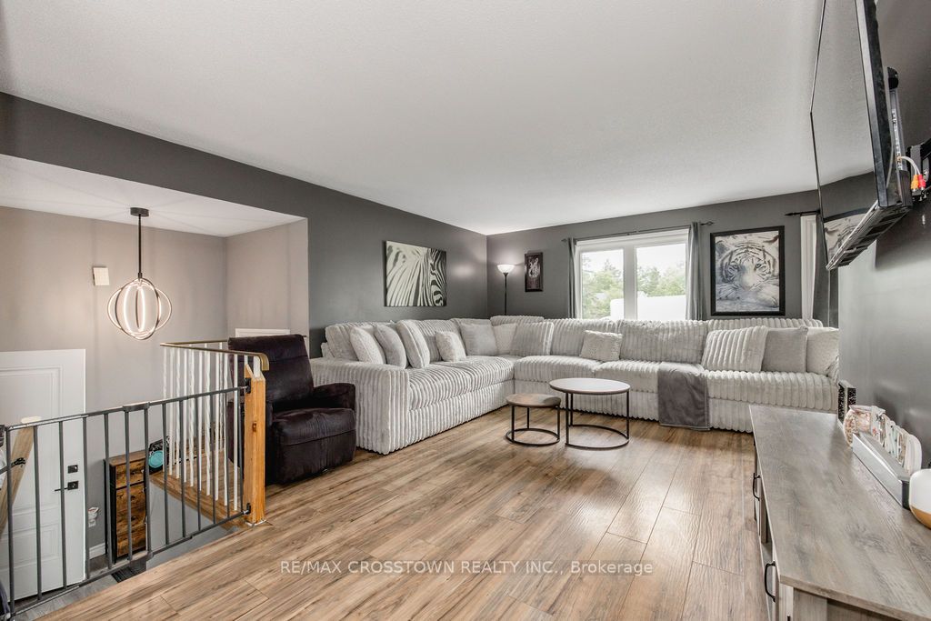 2237 25th Side Road, Innisfil, ON L9S 2C9 photo 3