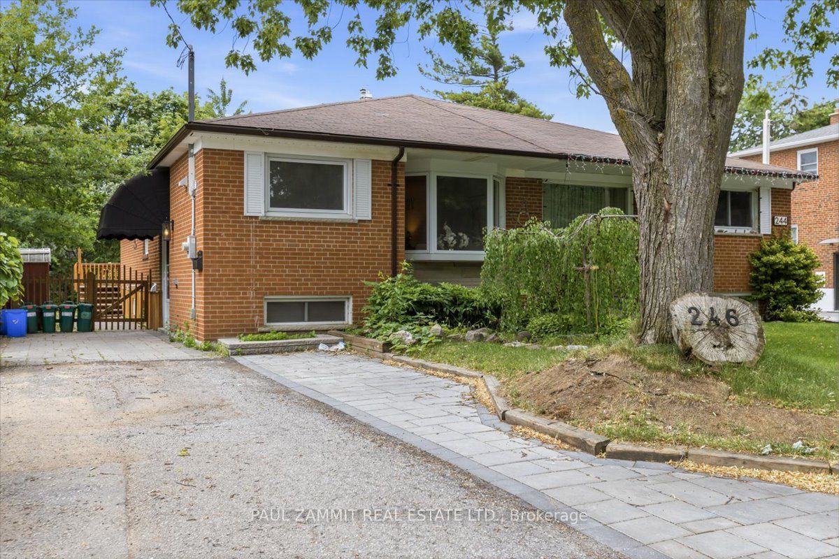 246 Zelda Crescent, Richmond Hill, ON L4C 2Y5 photo 2