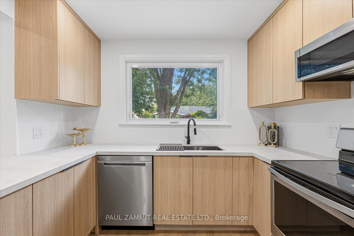 246 Zelda Crescent, Richmond Hill, ON L4C 2Y5 photo 4