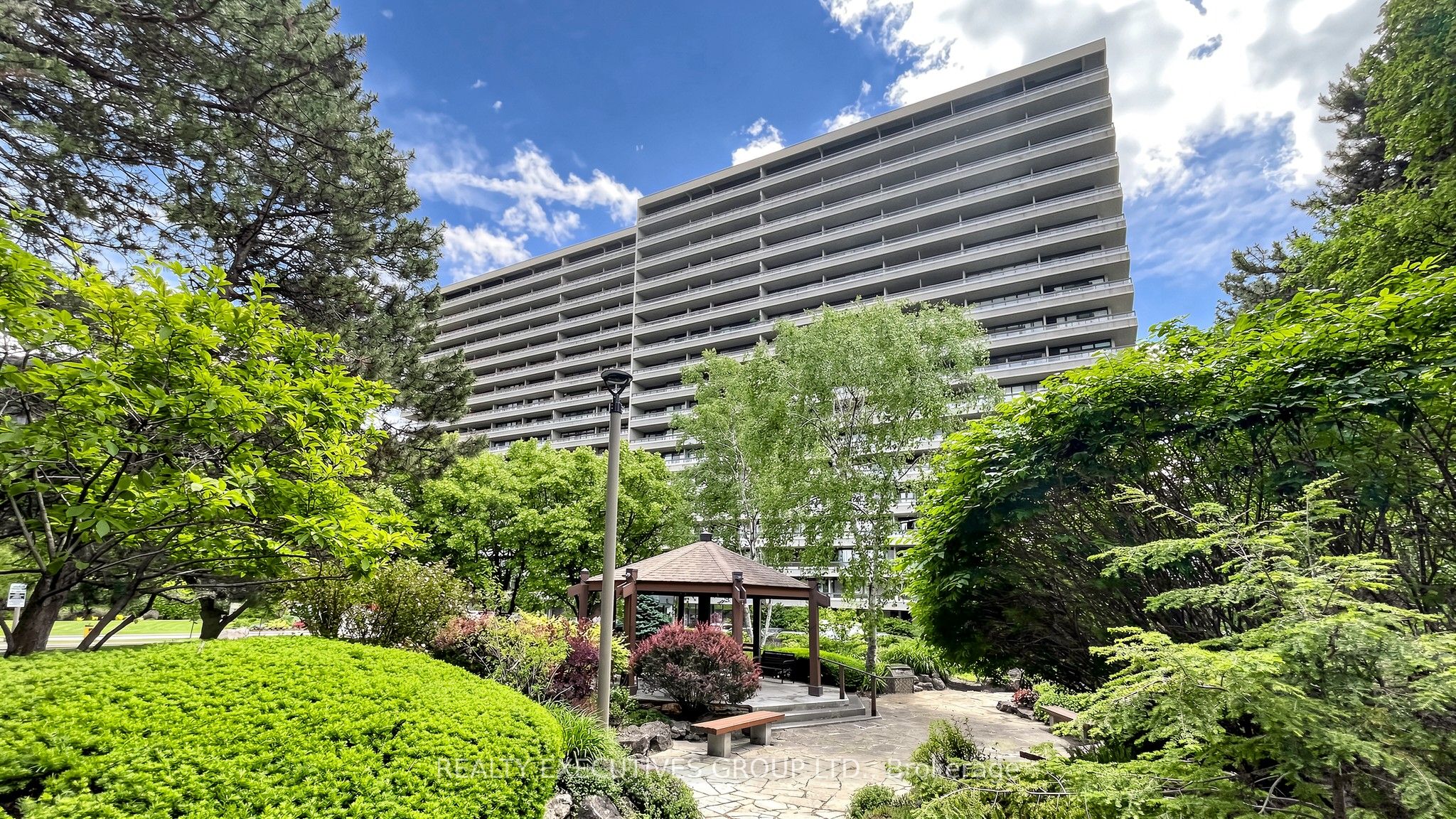 8111 Yonge Street 206, Markham, ON L3T 4V9