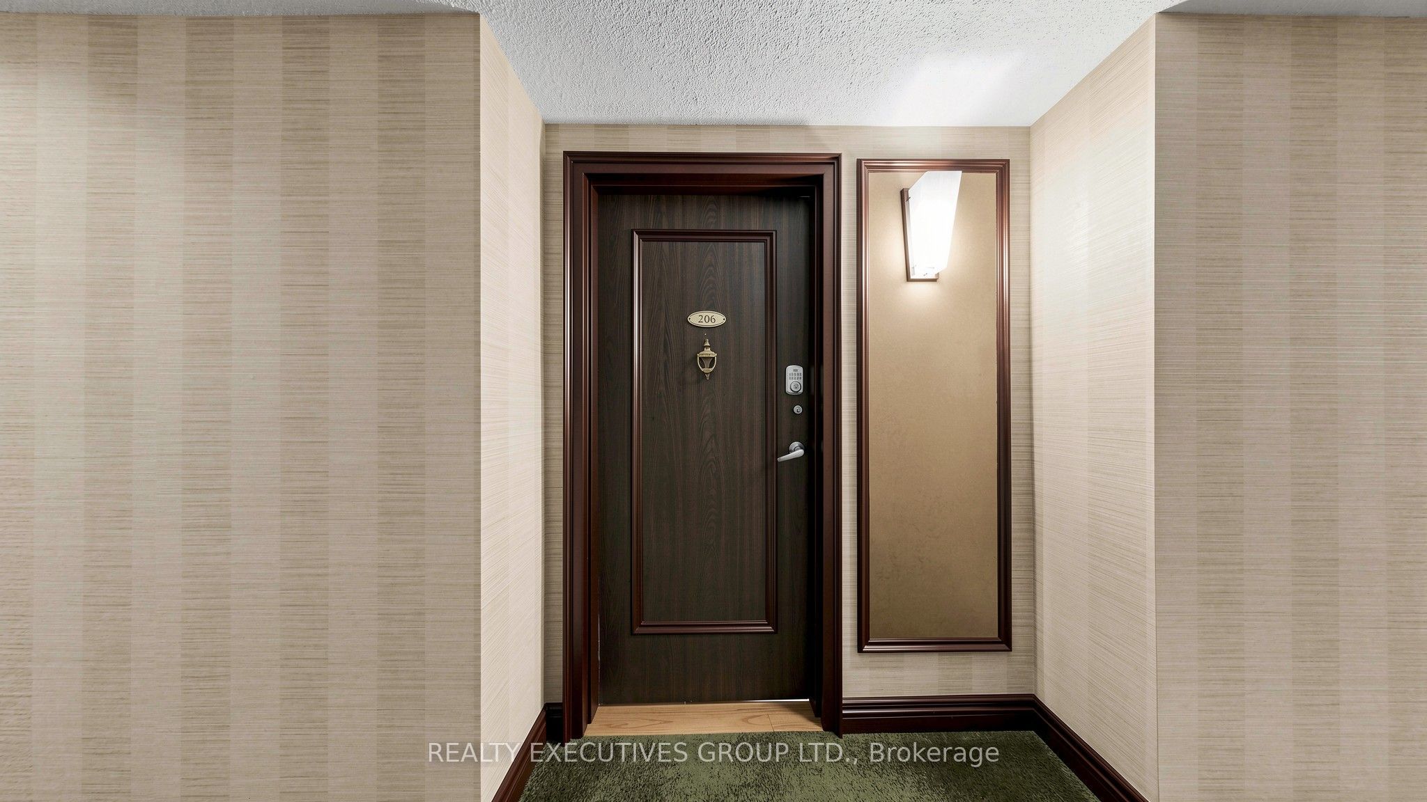 8111 Yonge Street 206, Markham, ON L3T 4V9 photo 2
