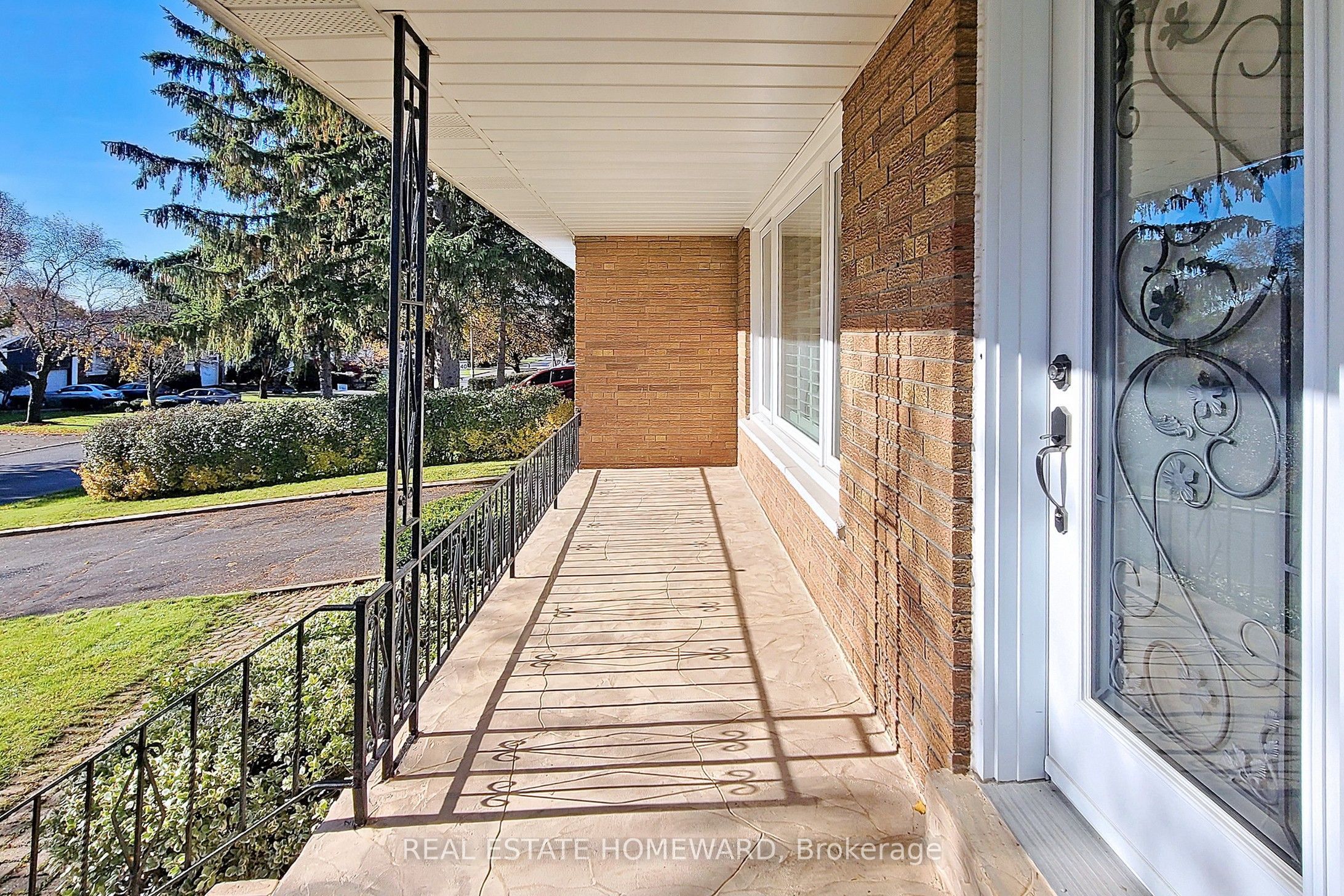 54 Ladyslipper Court Main2nd, Markham, ON L3T 2S7 photo 2