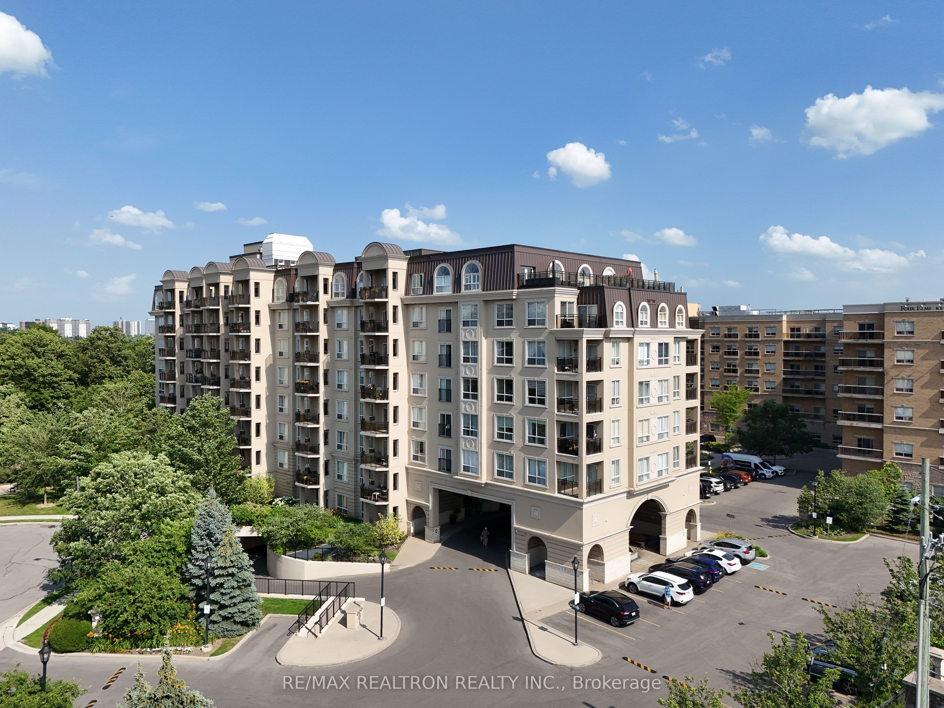 1 Maison Parc Court 402, Vaughan, ON L4J 9K1 photo 2