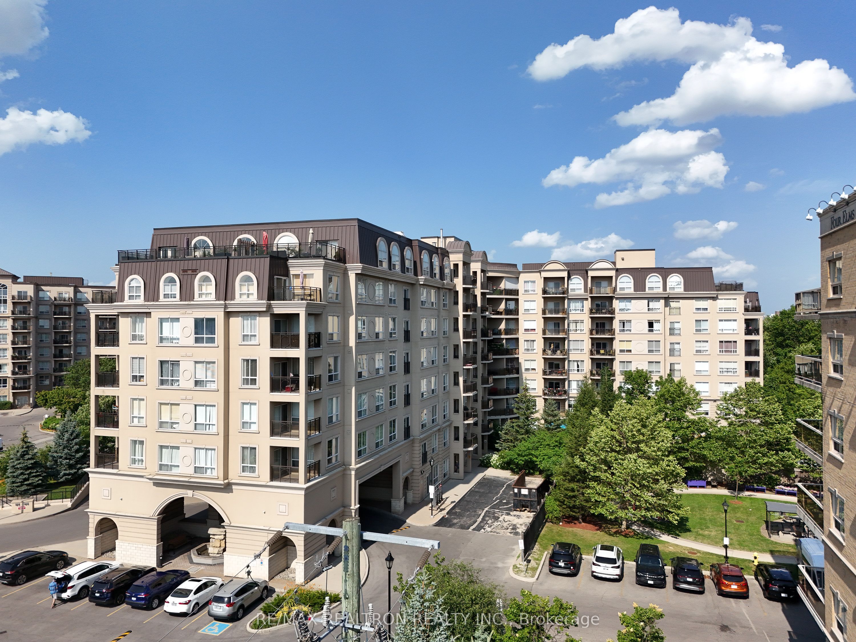 1 Maison Parc Court 402, Vaughan, ON L4J 9K1 photo 3