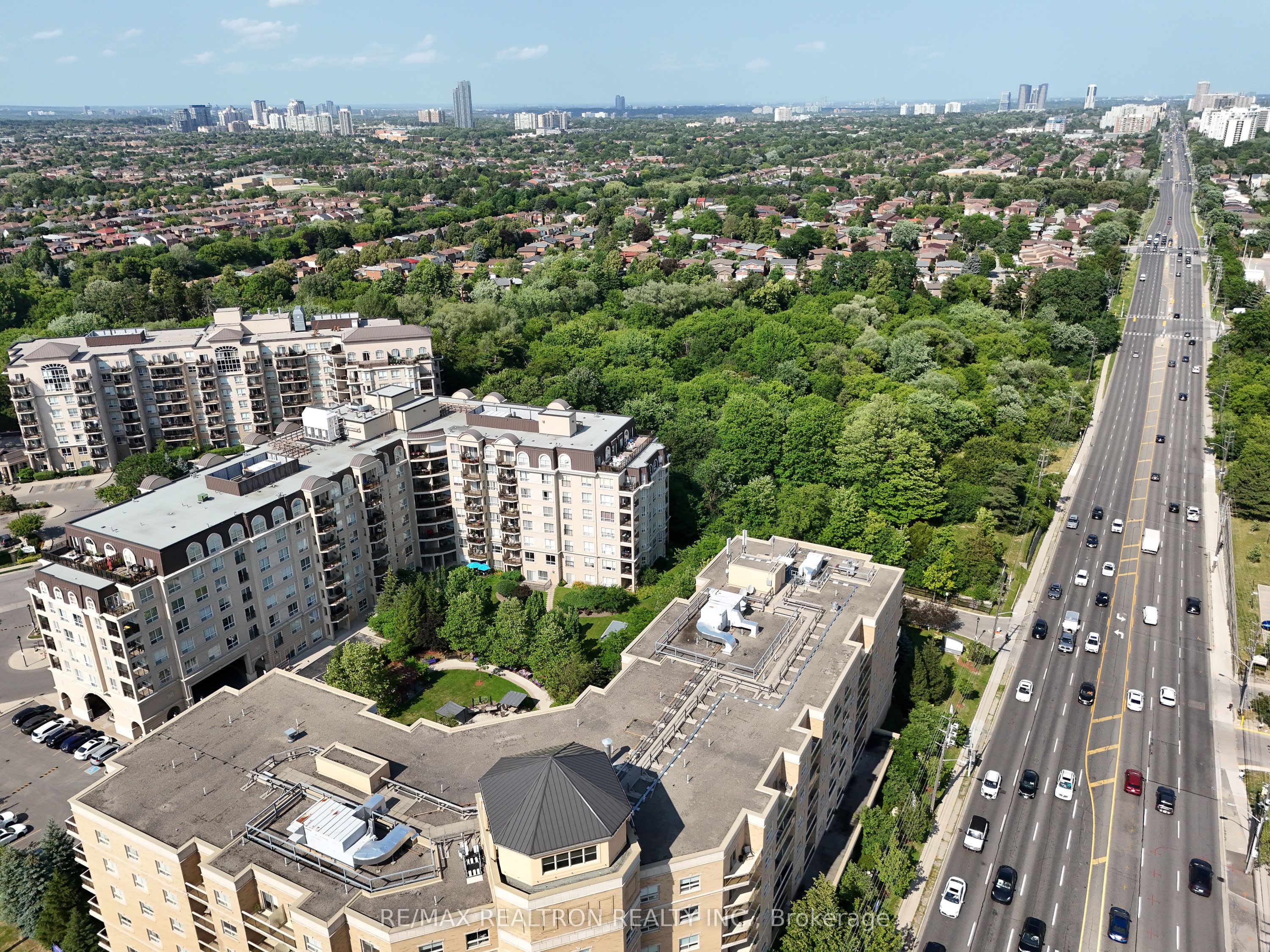 1 Maison Parc Court 402, Vaughan, ON L4J 9K1 photo 4