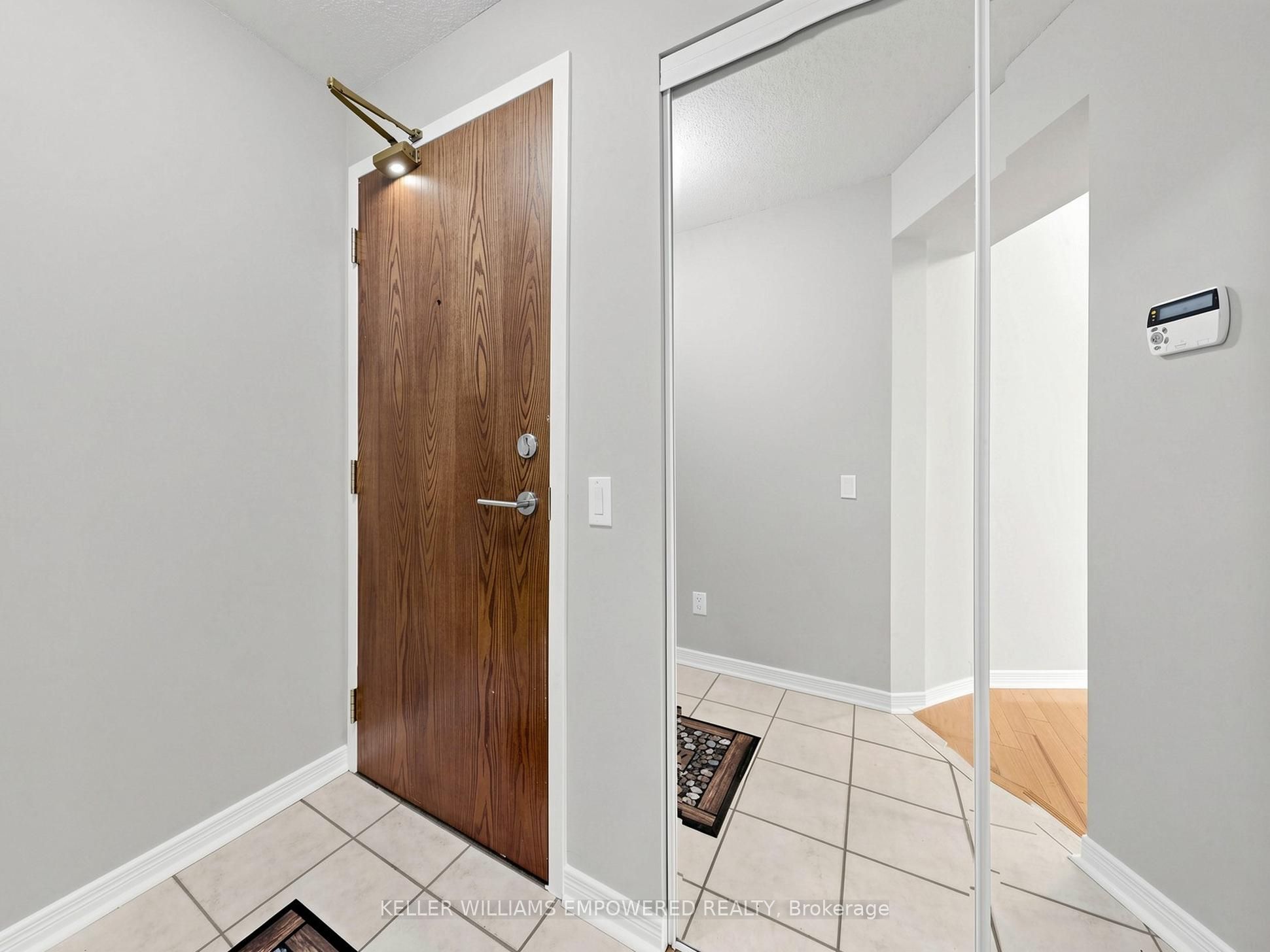 11 Oneida Crescent 211, Richmond Hill, ON L4B 0A1 photo 5