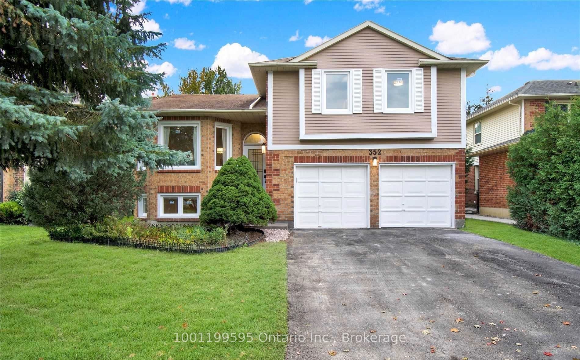 352 Crossland Gate, Newmarket, ON L3X 1B3