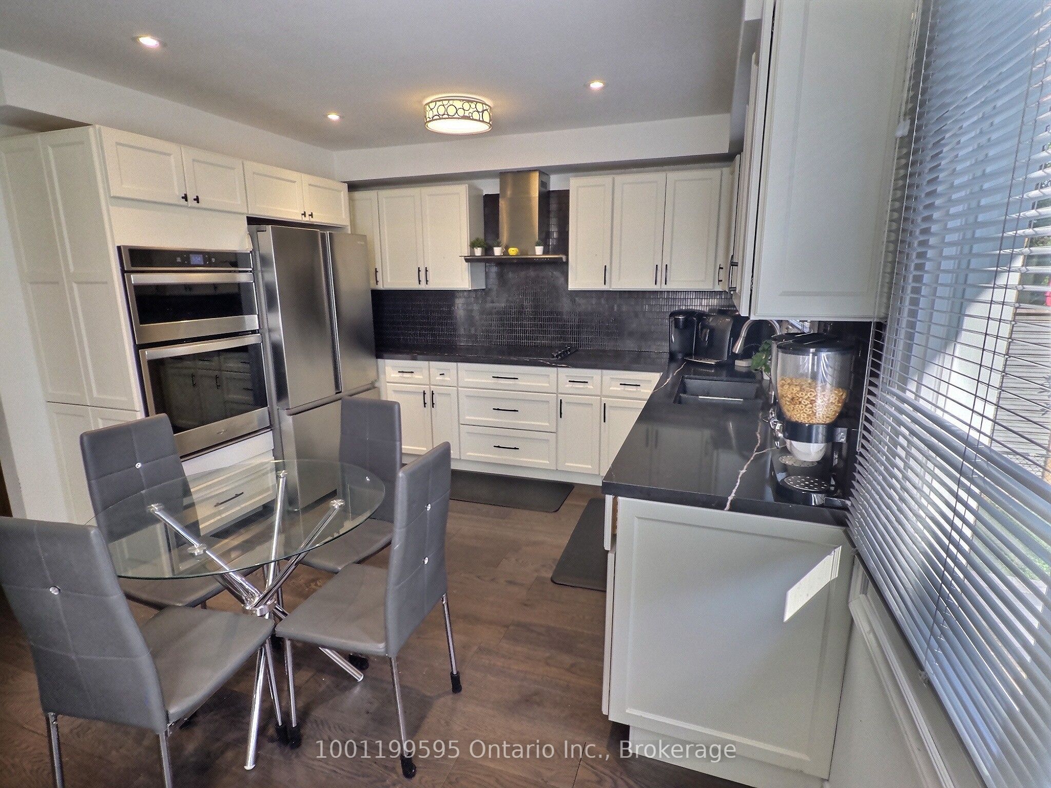 352 Crossland Gate, Newmarket, ON L3X 1B3 photo 2