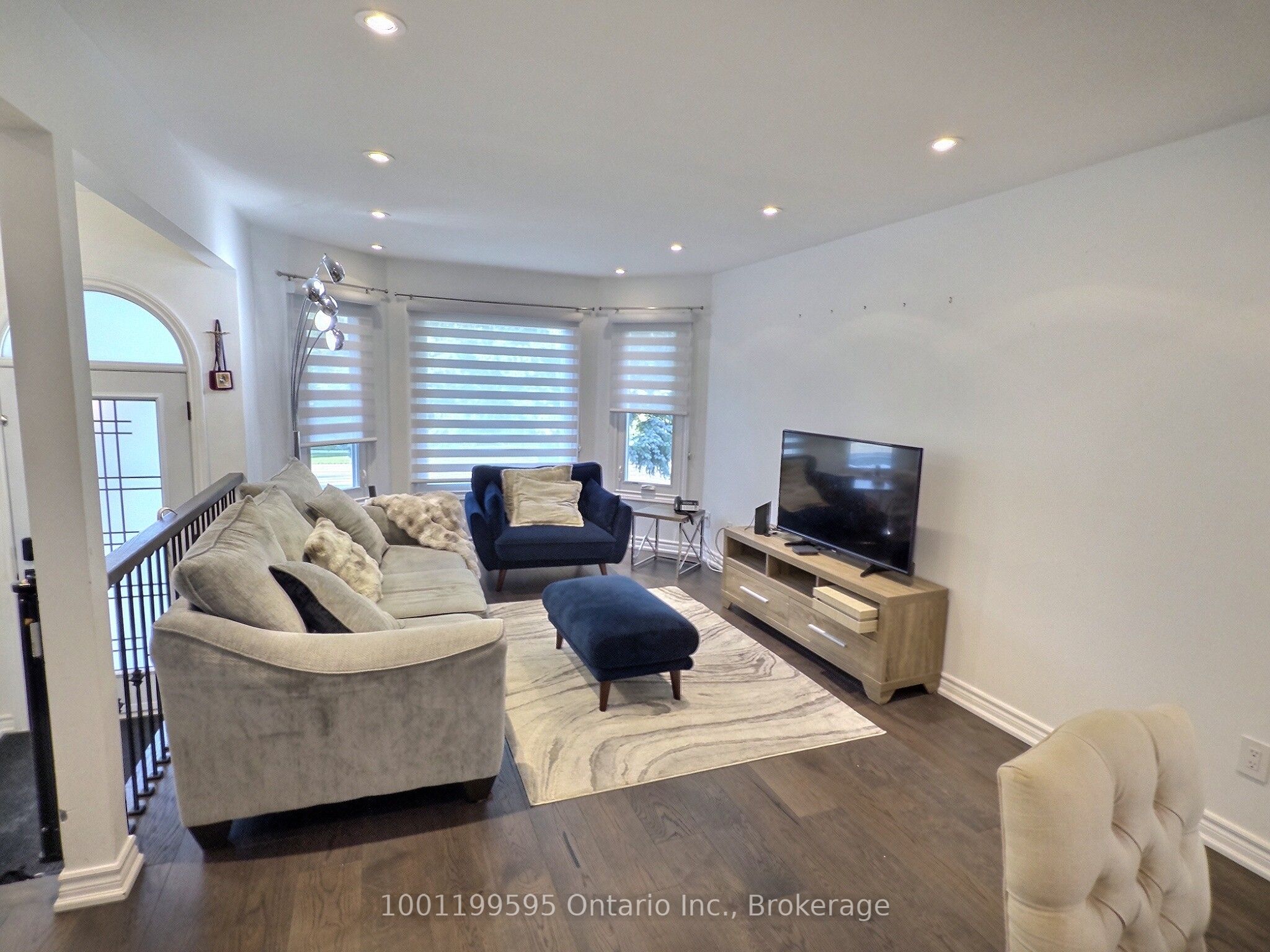 352 Crossland Gate, Newmarket, ON L3X 1B3 photo 4