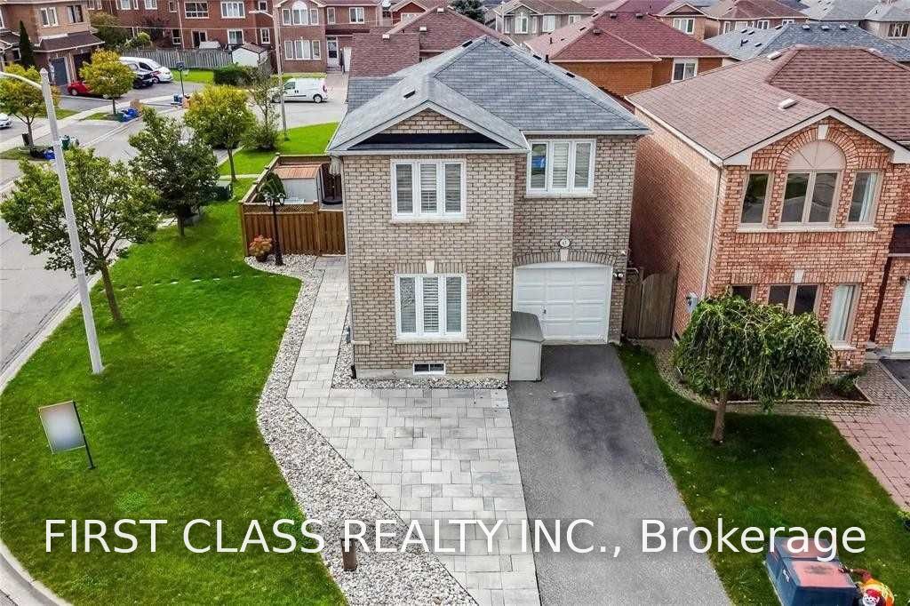 67 Denton Circle, Vaughan, ON L6A 2N4