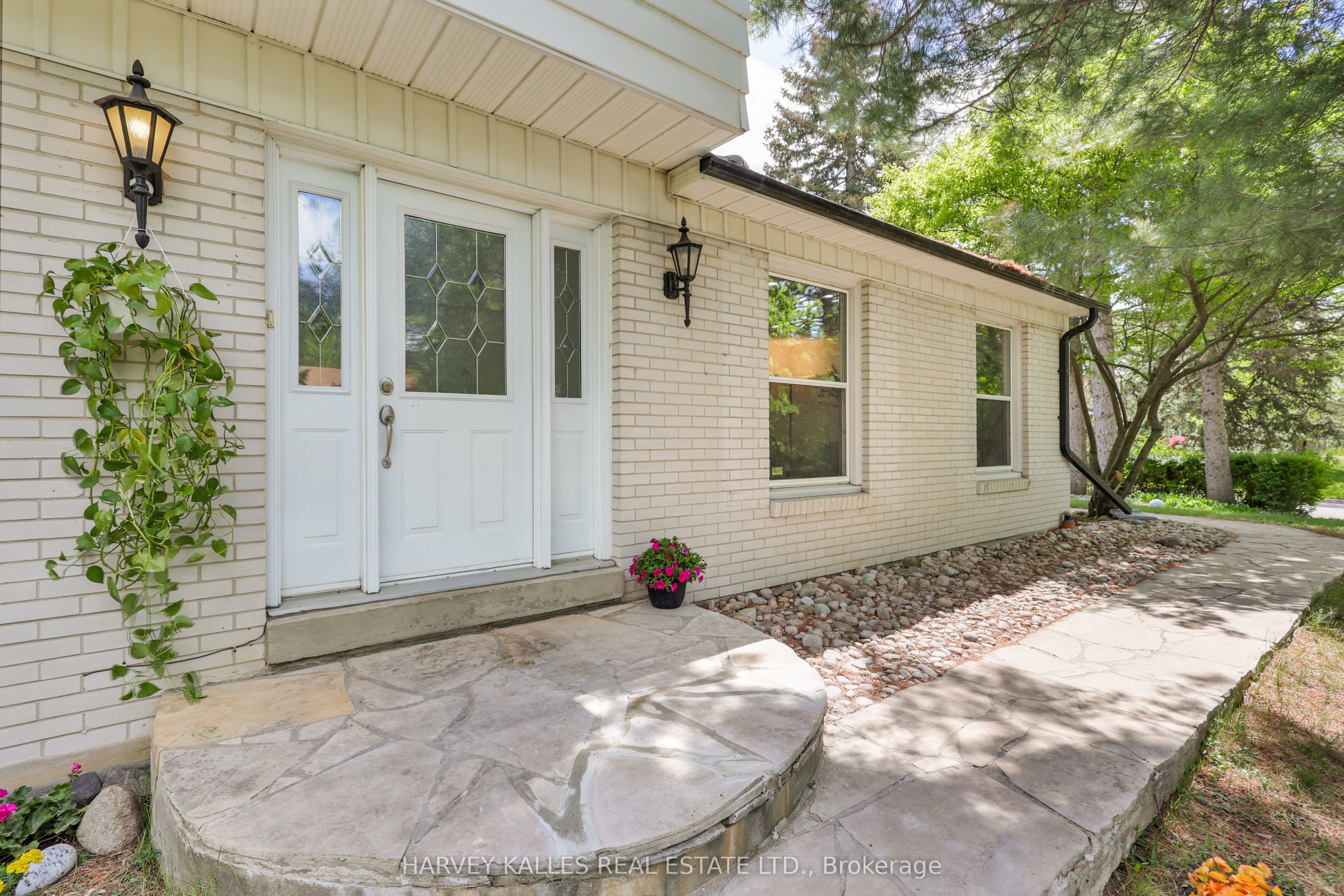 62 Aberfeldy Crescent, Markham, ON L3T 4C4 photo 2