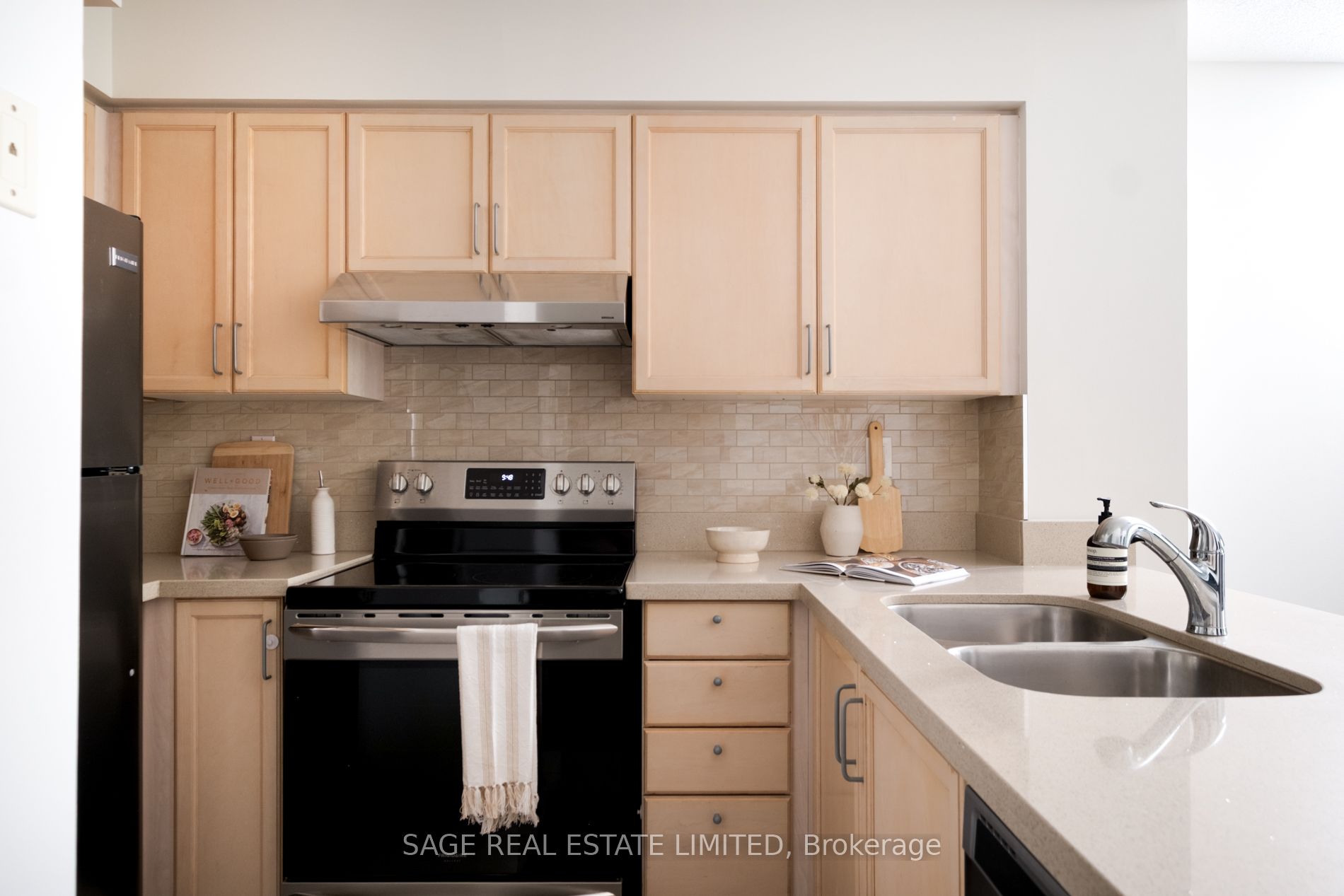 745 New Westminster Drive 203, Vaughan, ON L4J 8J9 photo 2