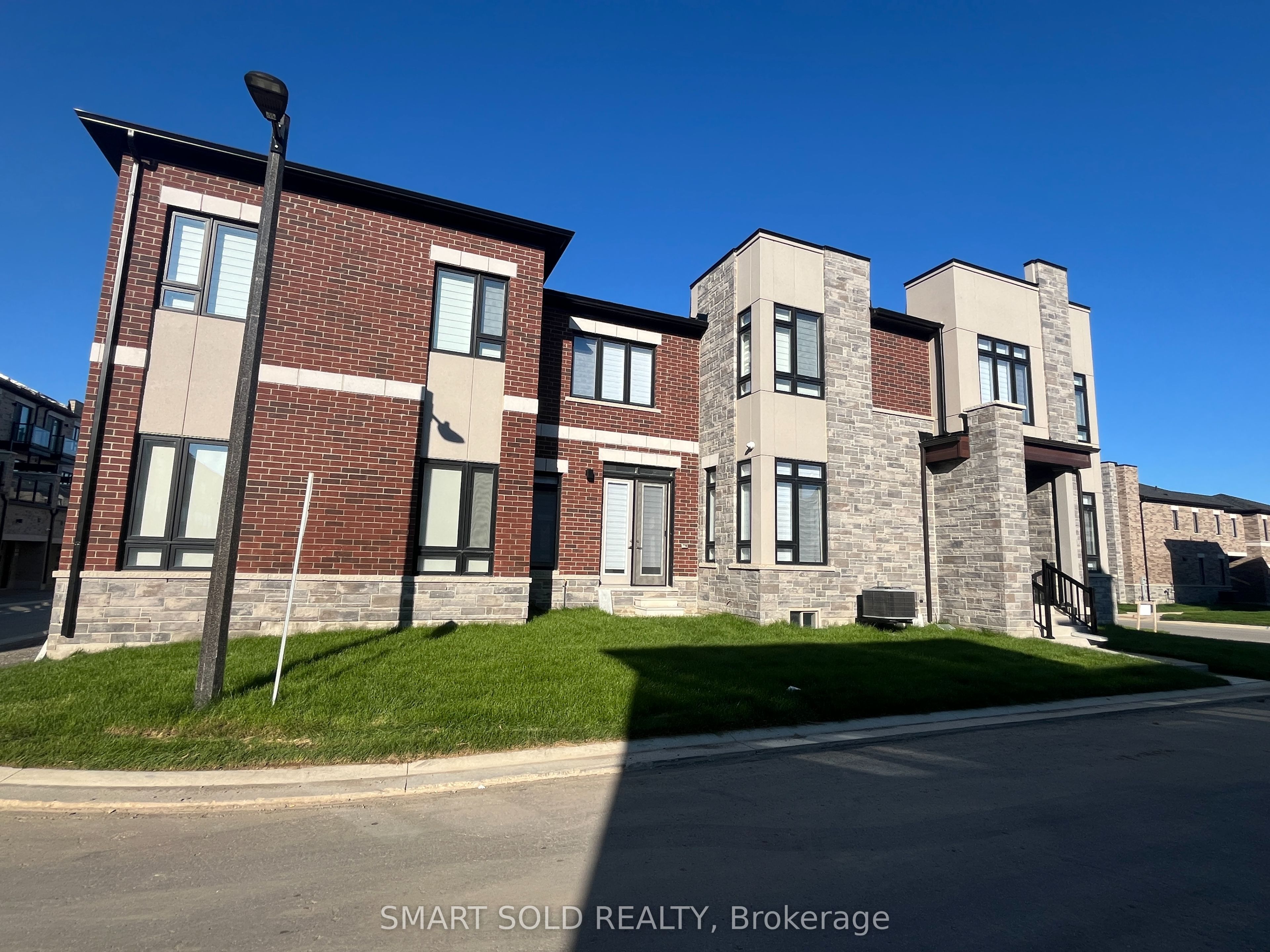 42 Mindanao Avenue, Markham, ON L6C 3E1