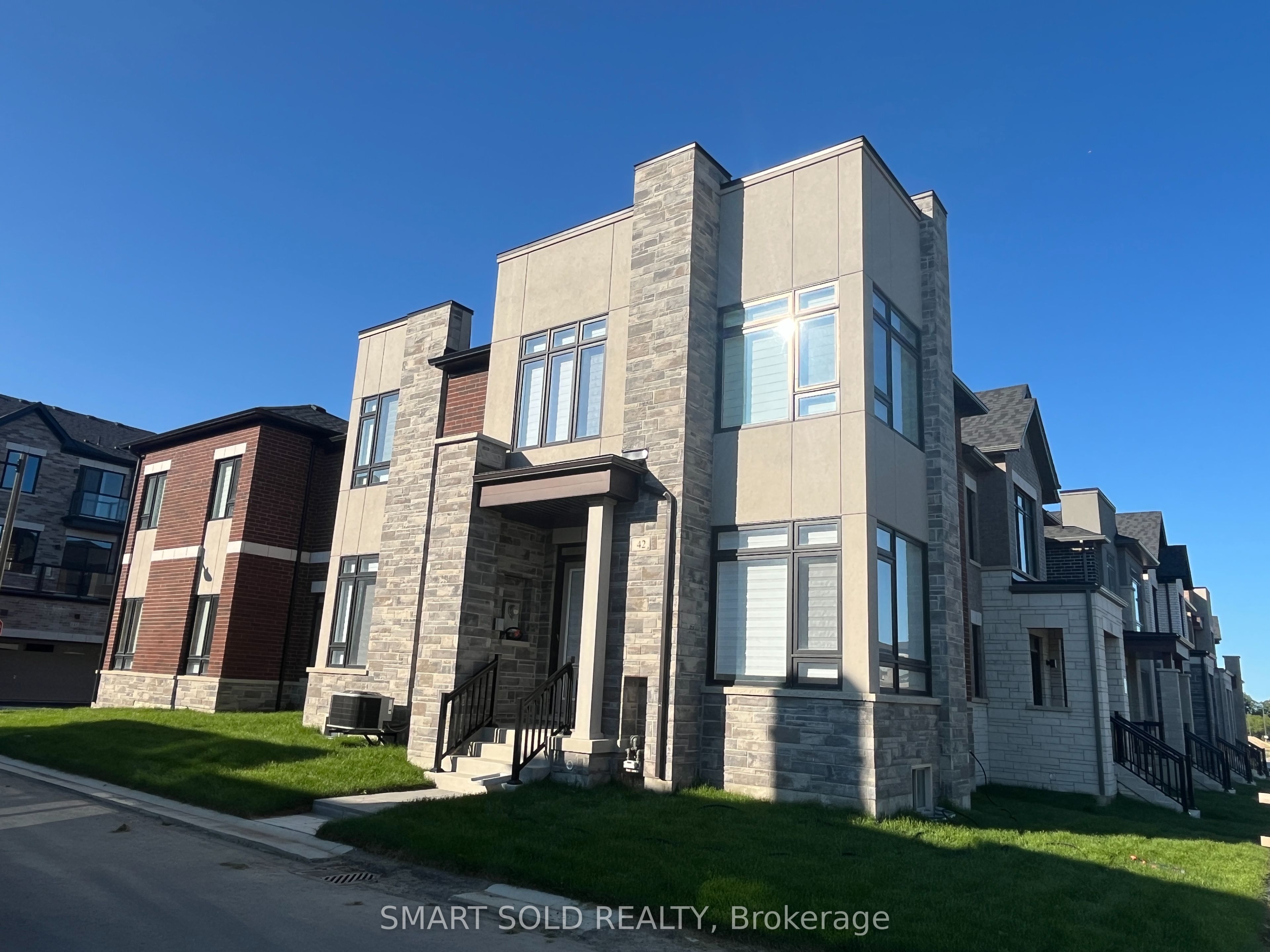 42 Mindanao Avenue, Markham, ON L6C 3E1 photo 2