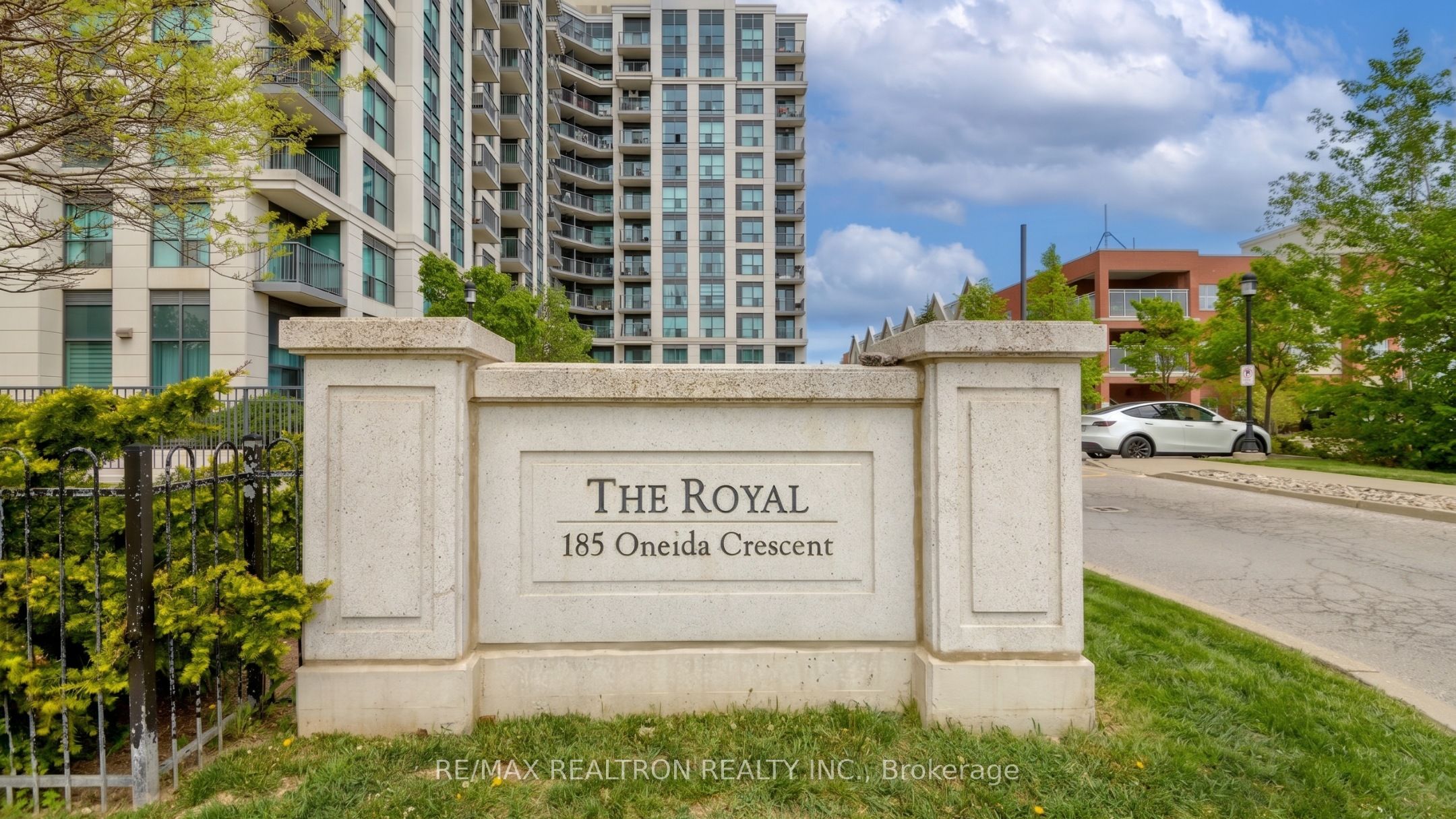 185 Oneida Crescent 505, Richmond Hill, ON L4B 0B1 photo 2