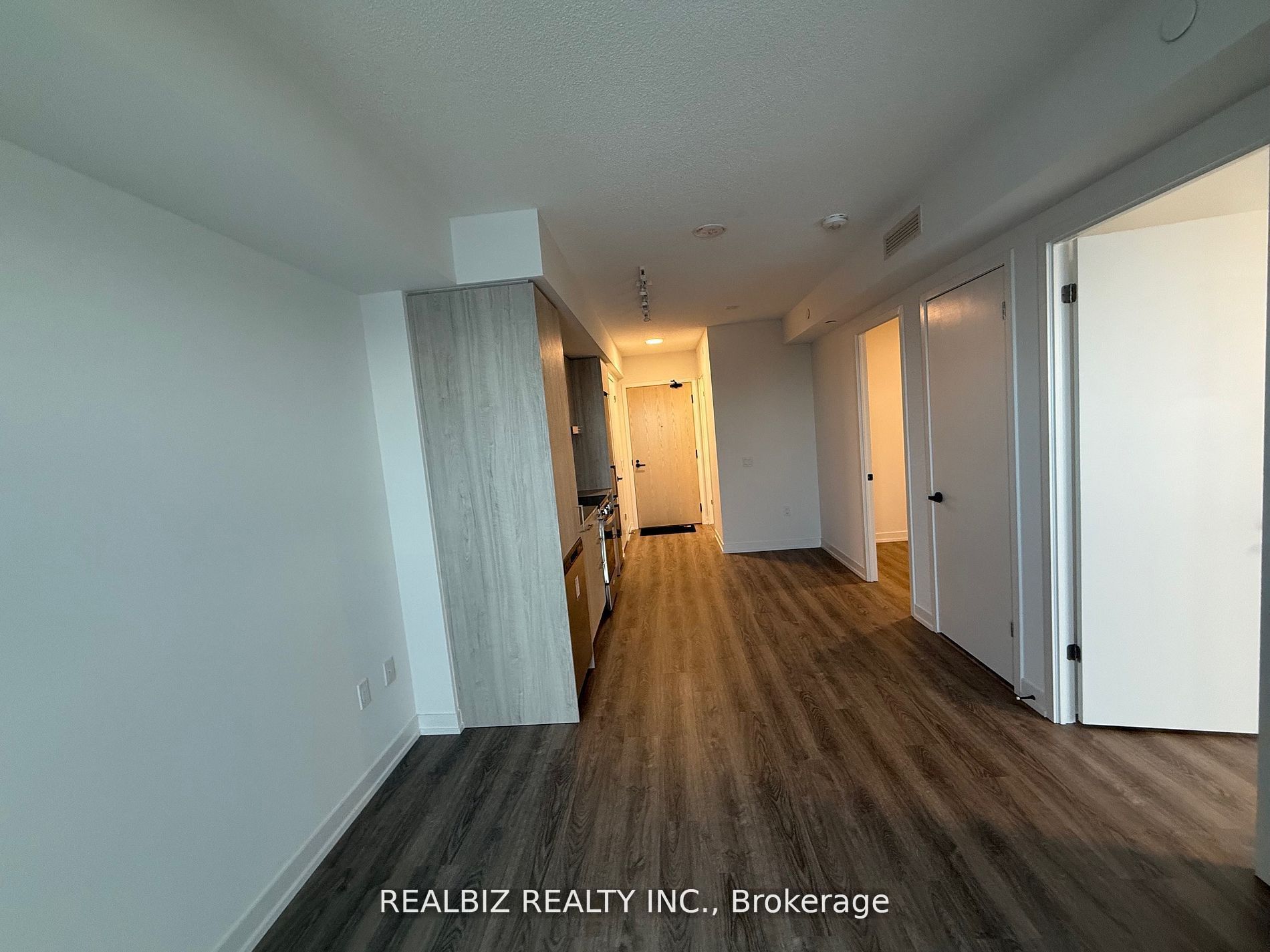 225 Commerce Street 5003, Vaughan, ON L4K 0R1 photo 4