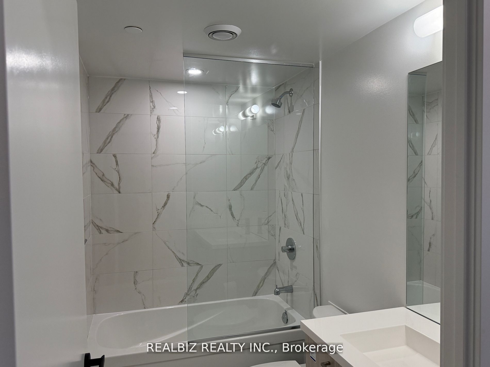 225 Commerce Street 5003, Vaughan, ON L4K 0R1 photo 5