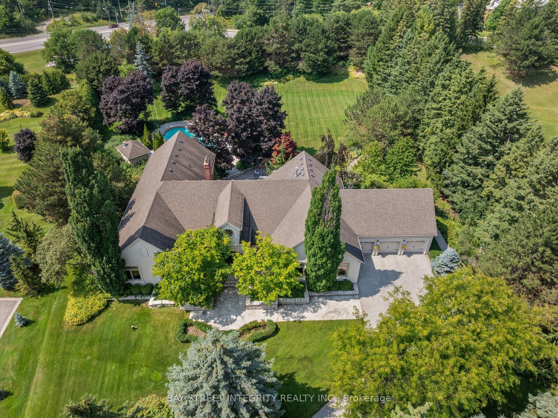 12 Alm Court, Aurora, ON L4G 6W8 photo 3