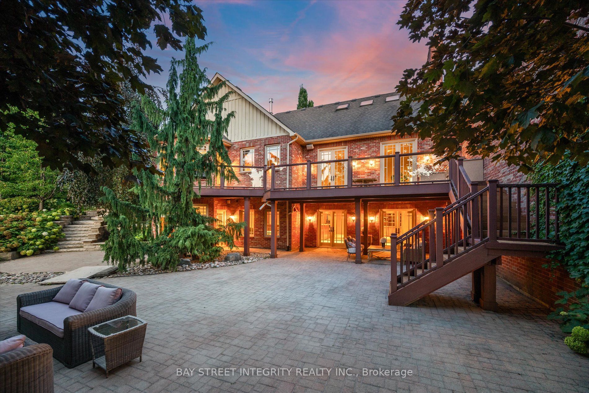12 Alm Court, Aurora, ON L4G 6W8 photo 5