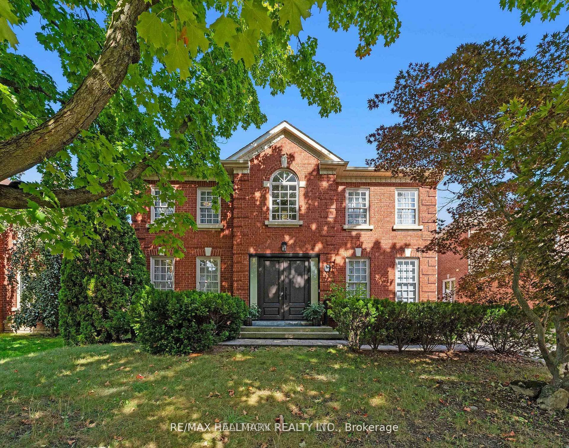 63 Willett Crescent, Richmond Hill, ON L4C 7W2