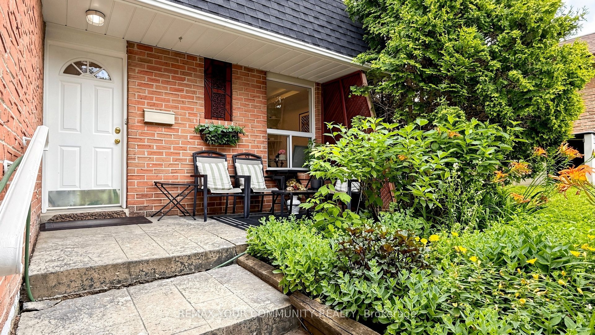 276 Currey Crescent, Newmarket, ON L3Y 5M9 photo 3