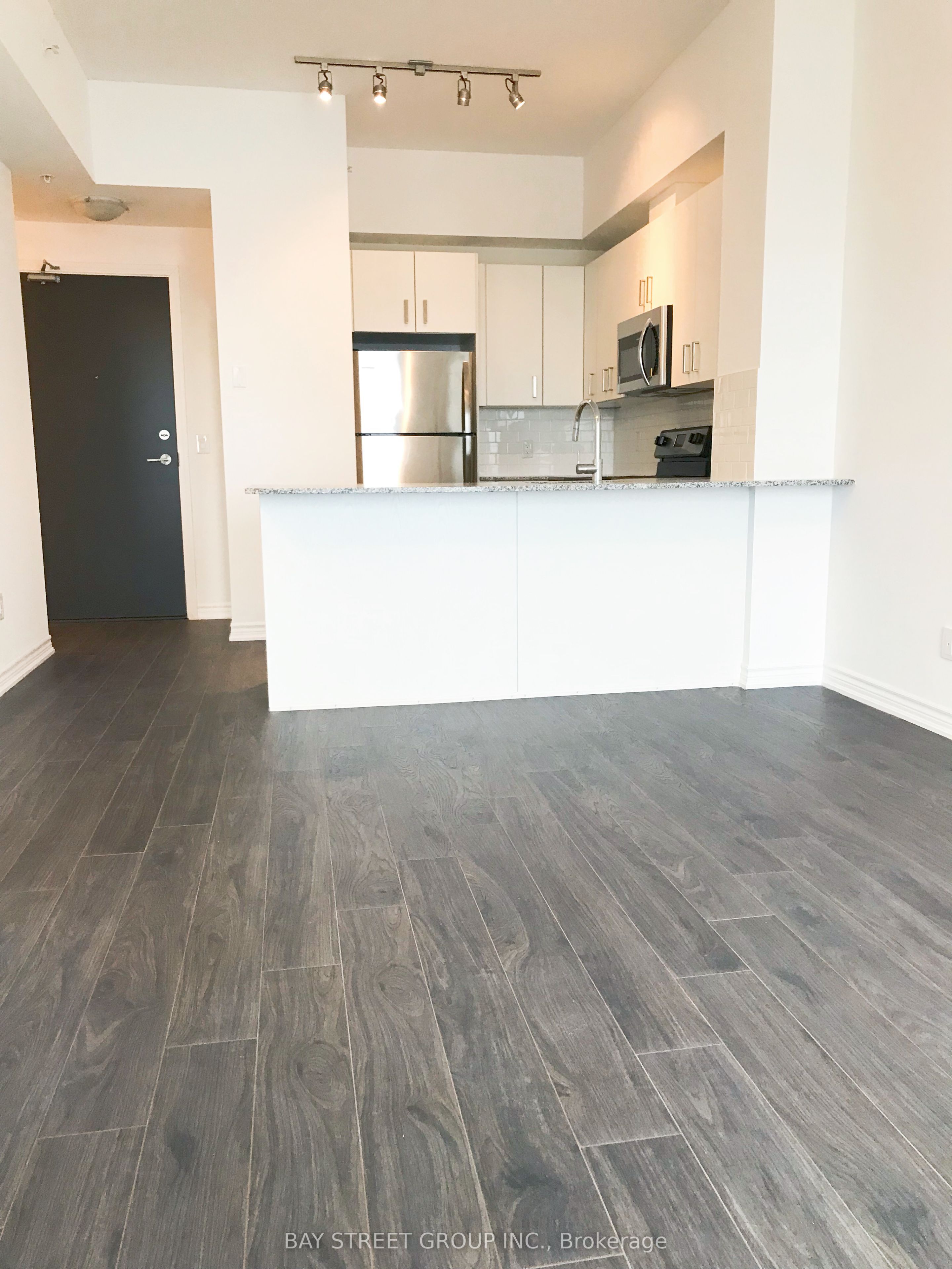 11611 Yonge Street 512, Richmond Hill, ON L4E 3N8 photo 2