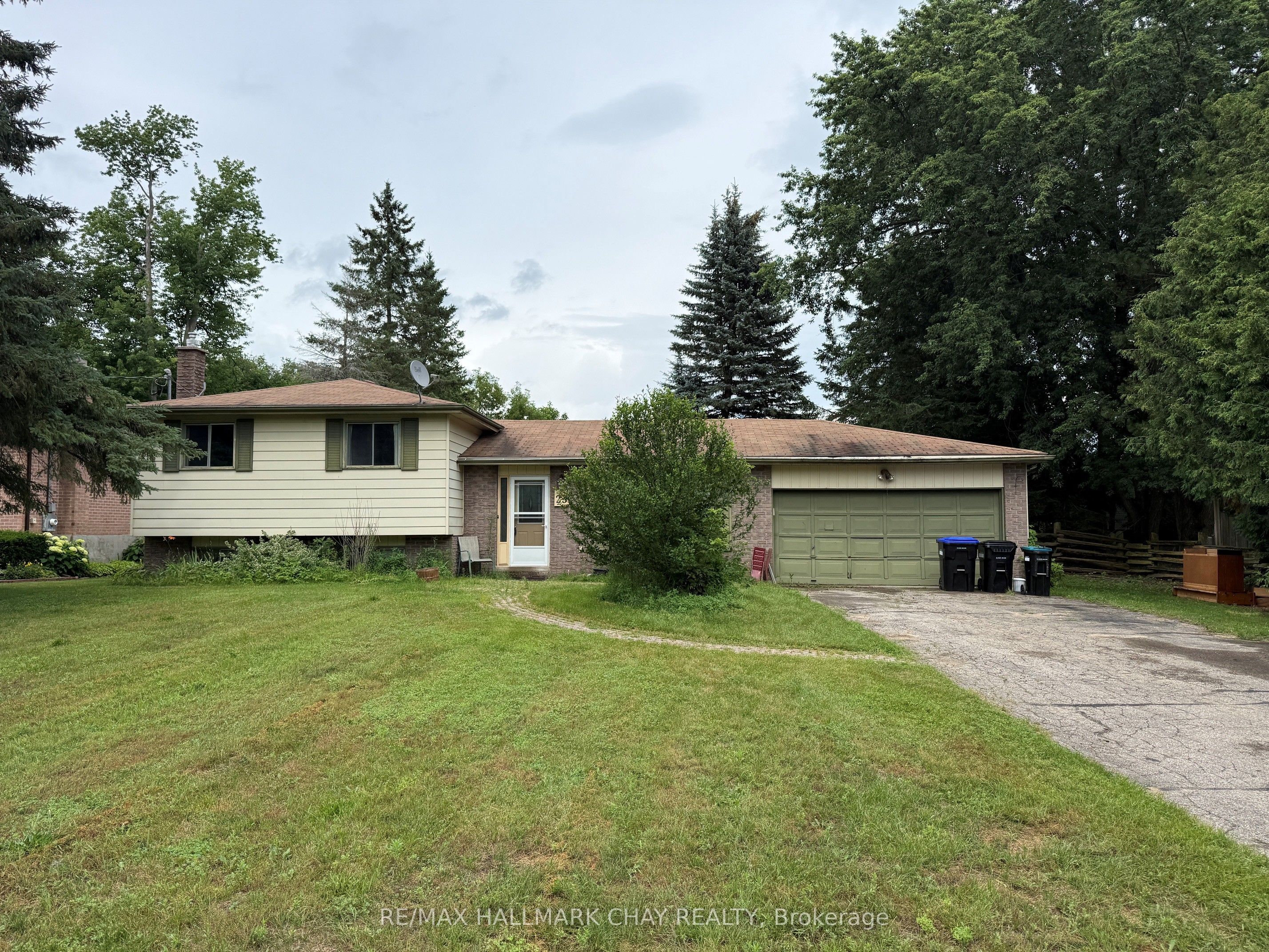 23 Pine Park Boulevard, Adjala-Tosorontio, ON L0M 1J0