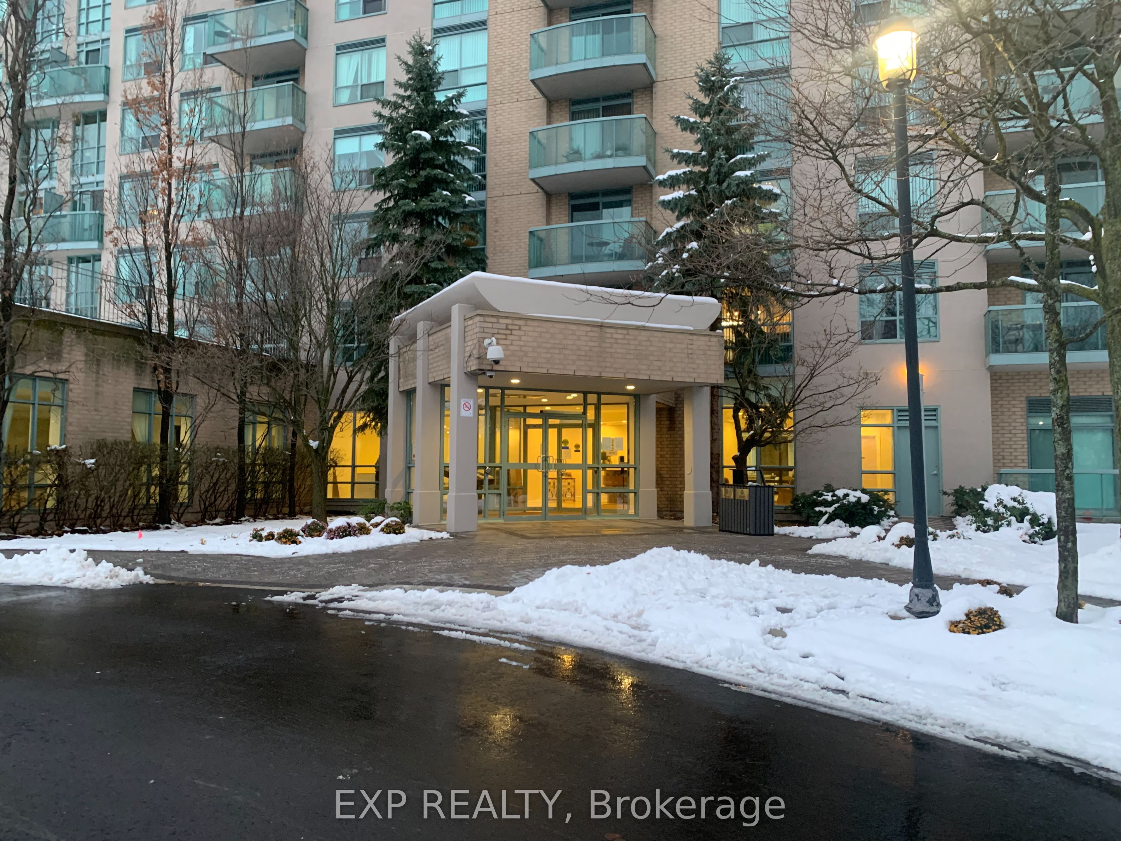 3 Ellesmere Street 205, Richmond Hill, ON L4B 4N2 photo 2
