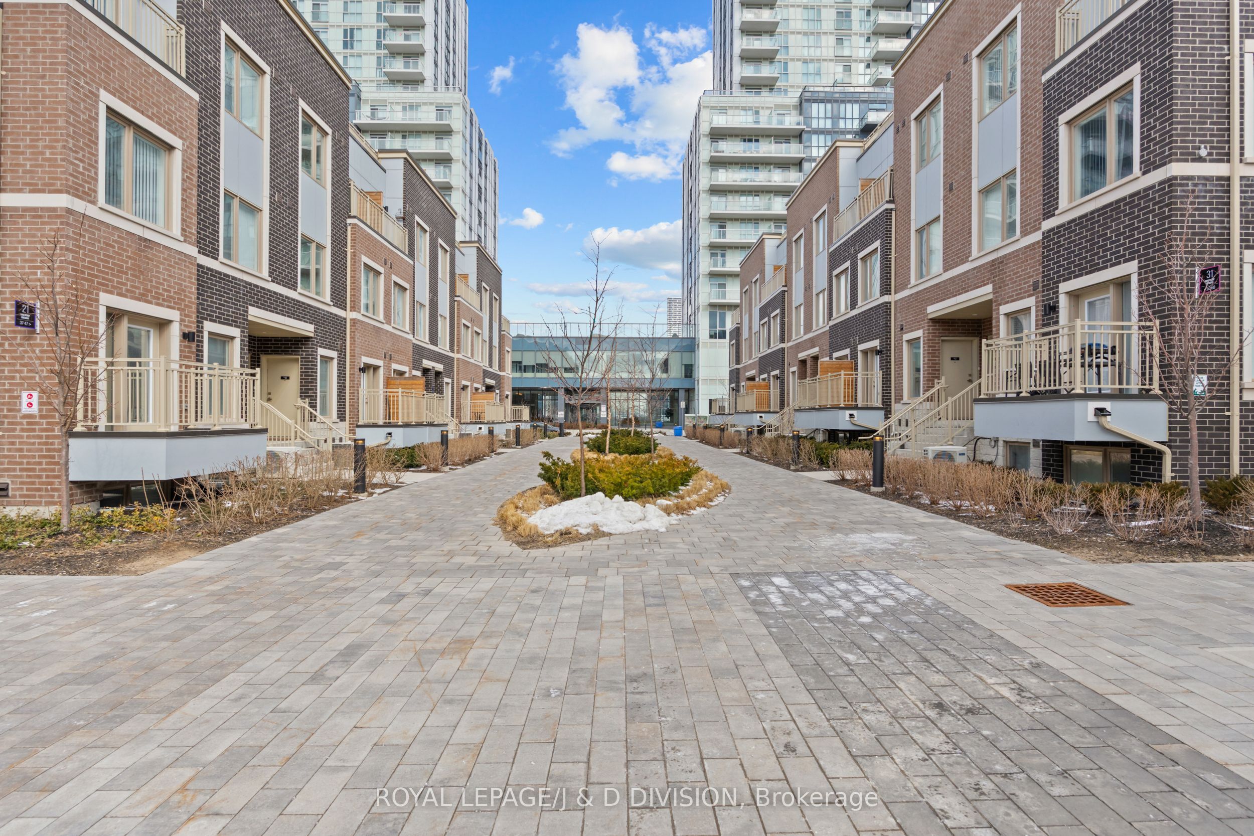 31 Honeycrisp Crescent 57, Vaughan, ON L4K 0N6 photo 2