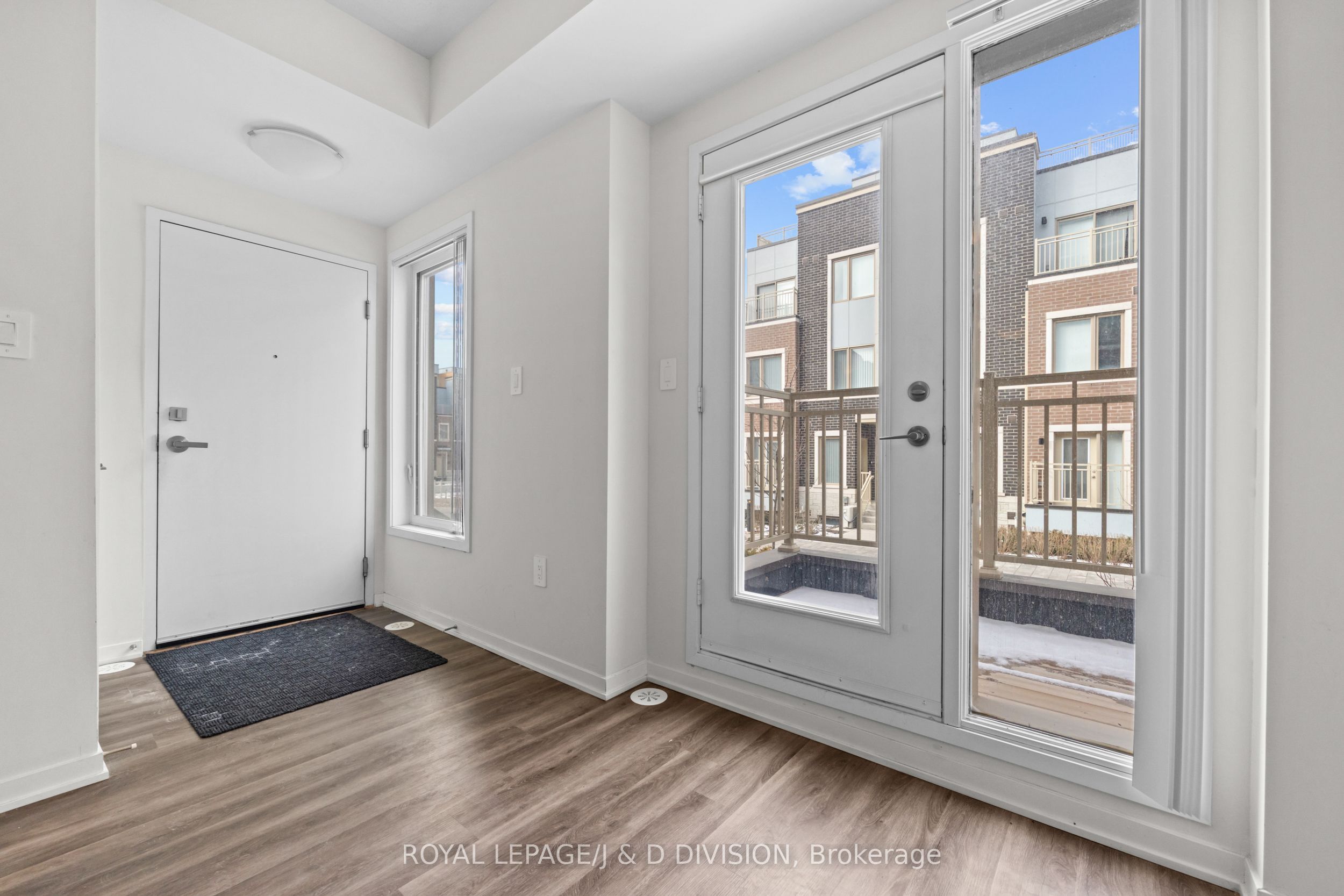 31 Honeycrisp Crescent 57, Vaughan, ON L4K 0N6 photo 3